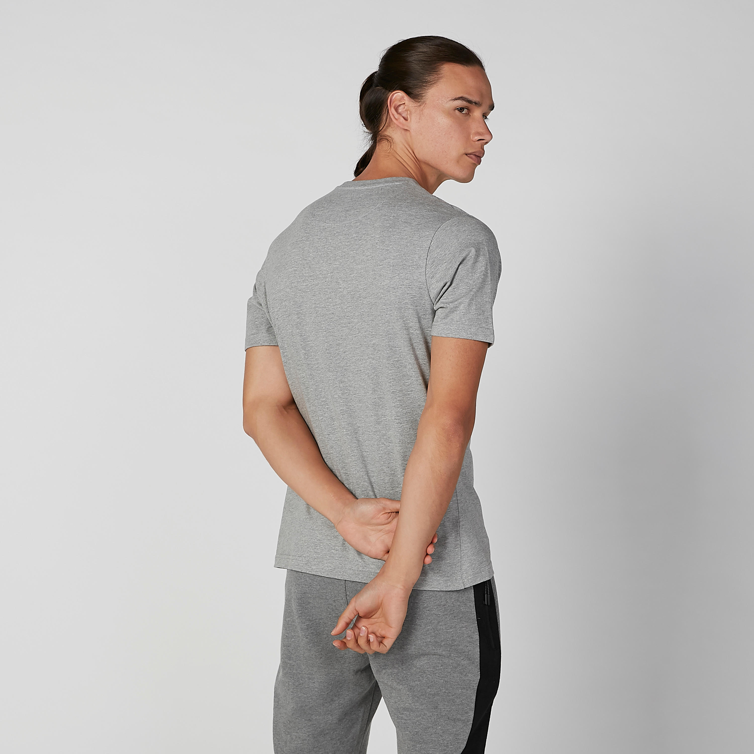 تيشيرت بياقة ضيّقة وأكمام قصيرة وطبعات مانشستر سيتي-men-clothing-sportswearandactivewear-tshirtsandpolos-image-3