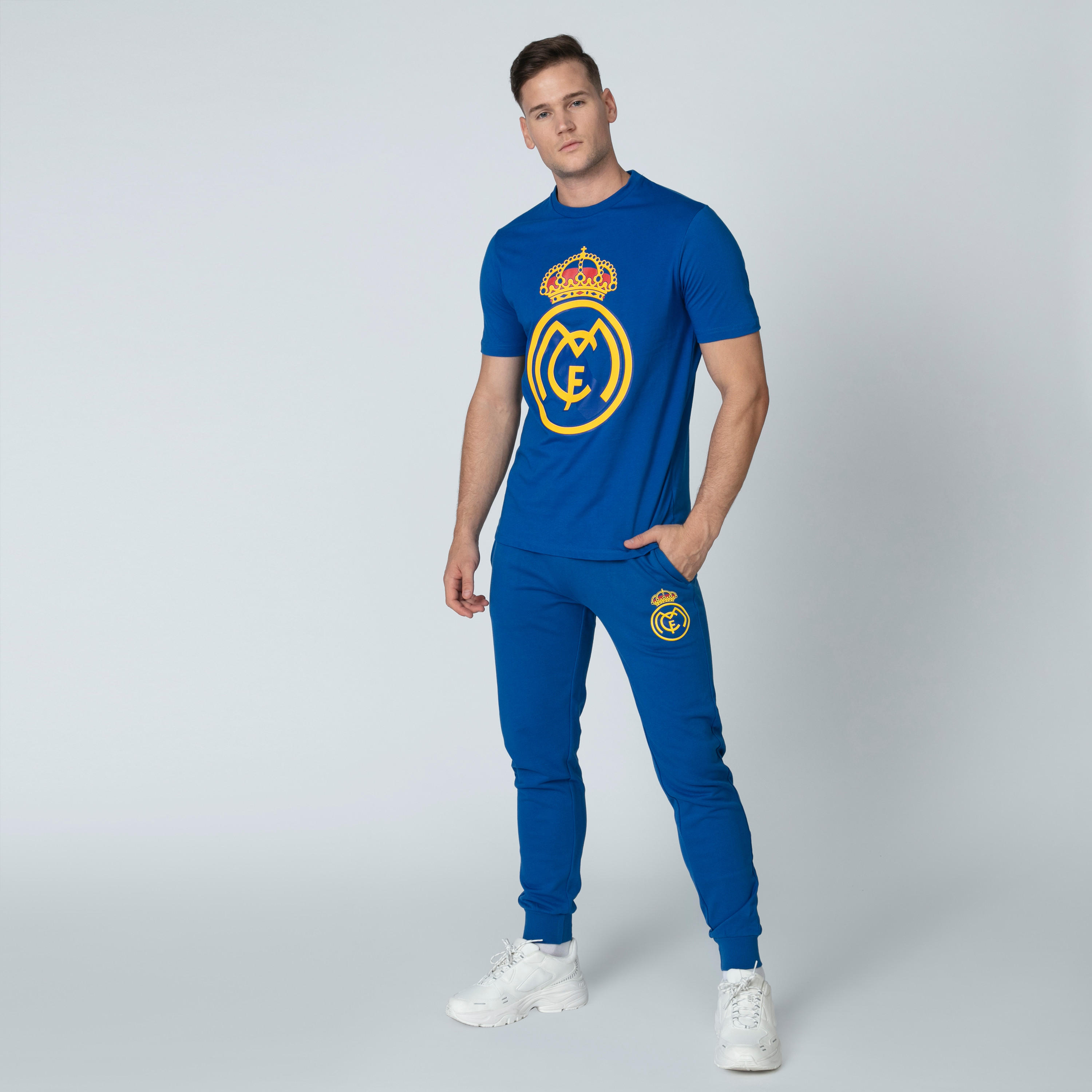 تيشيرت بياقة ضيقة وأكمام قصيرة وطبعات ريال مدريد-men-clothing-sportswearandactivewear-tshirtsandpolos-image-3