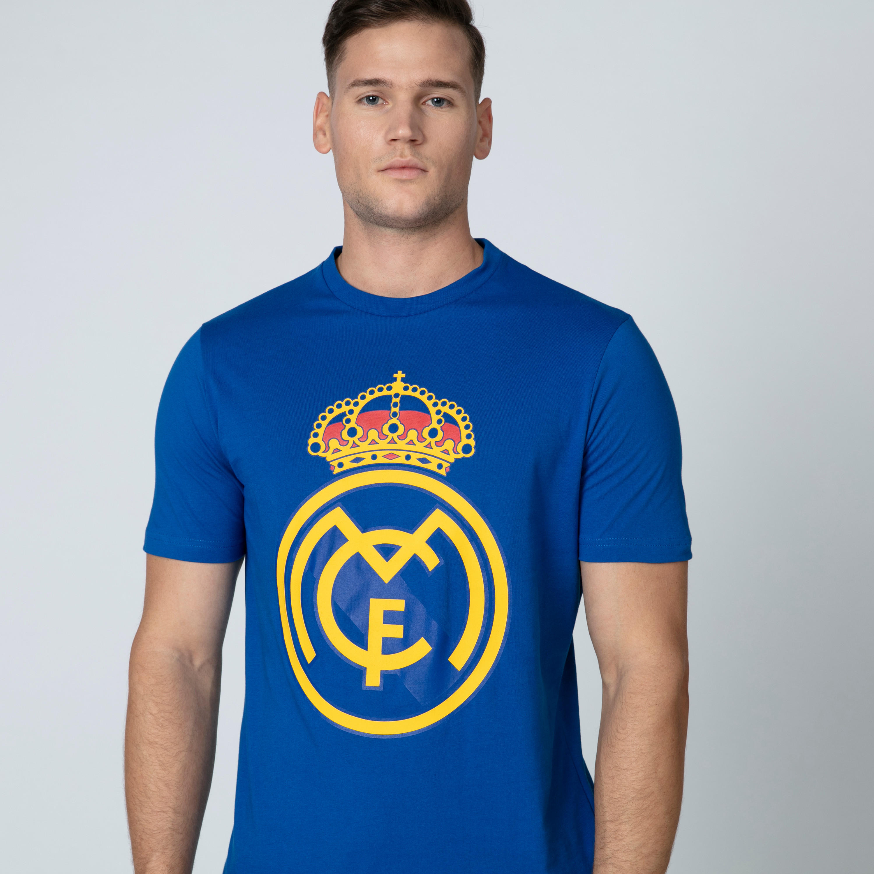 تيشيرت بياقة ضيقة وأكمام قصيرة وطبعات ريال مدريد-men-clothing-sportswearandactivewear-tshirtsandpolos-image-5