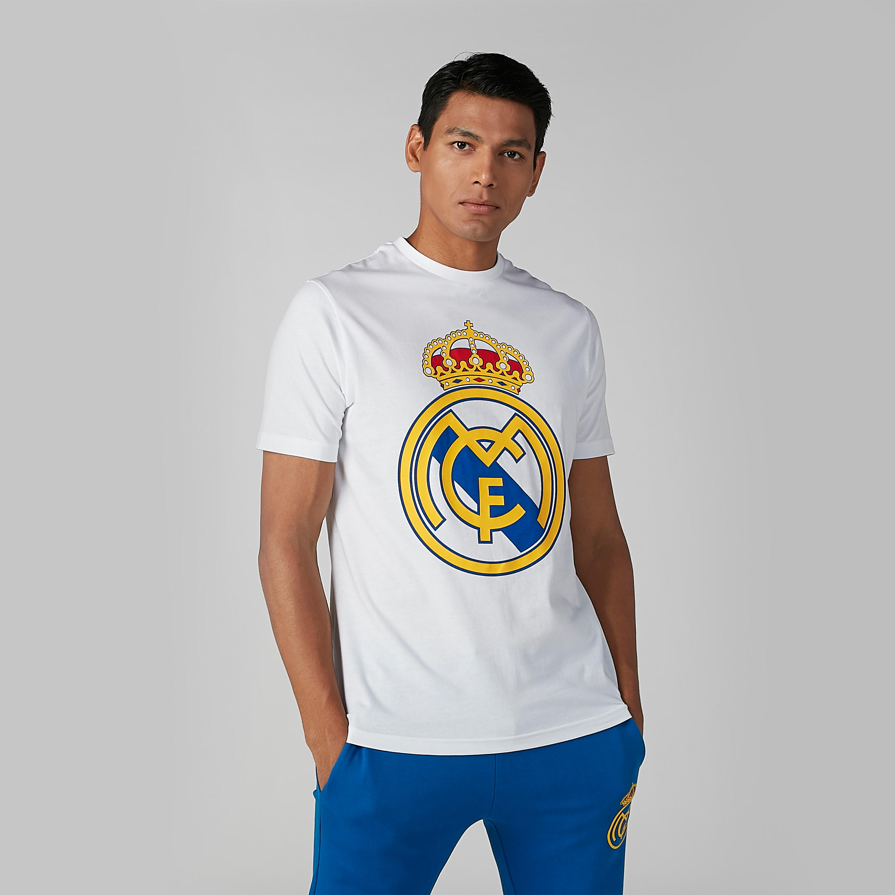 تيشيرت بياقة ضيّقة وأكمام قصيرة وطبعات-men-clothing-sportswearandactivewear-tshirtsandpolos-image-1