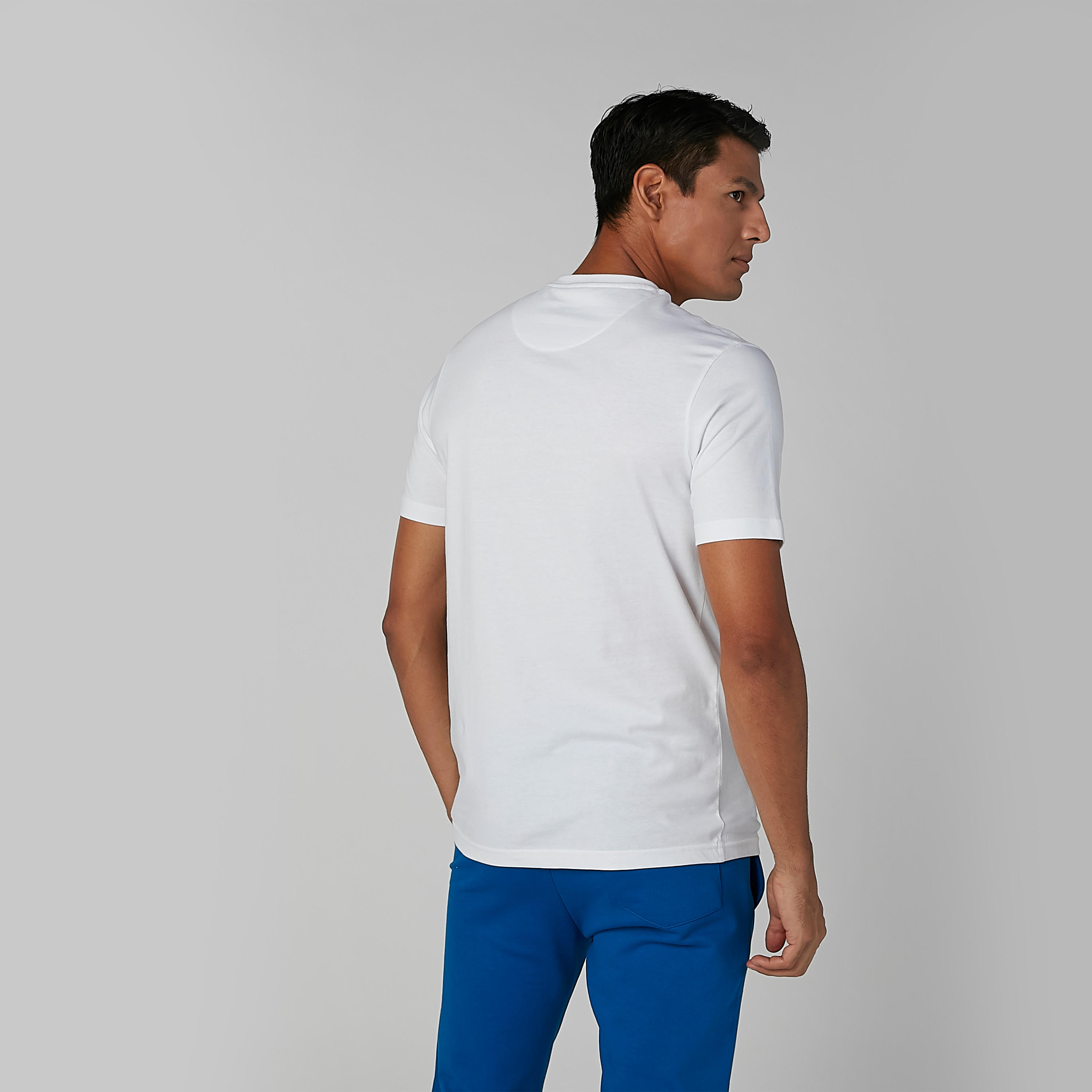 تيشيرت بياقة ضيّقة وأكمام قصيرة وطبعات-men-clothing-sportswearandactivewear-tshirtsandpolos-image-4