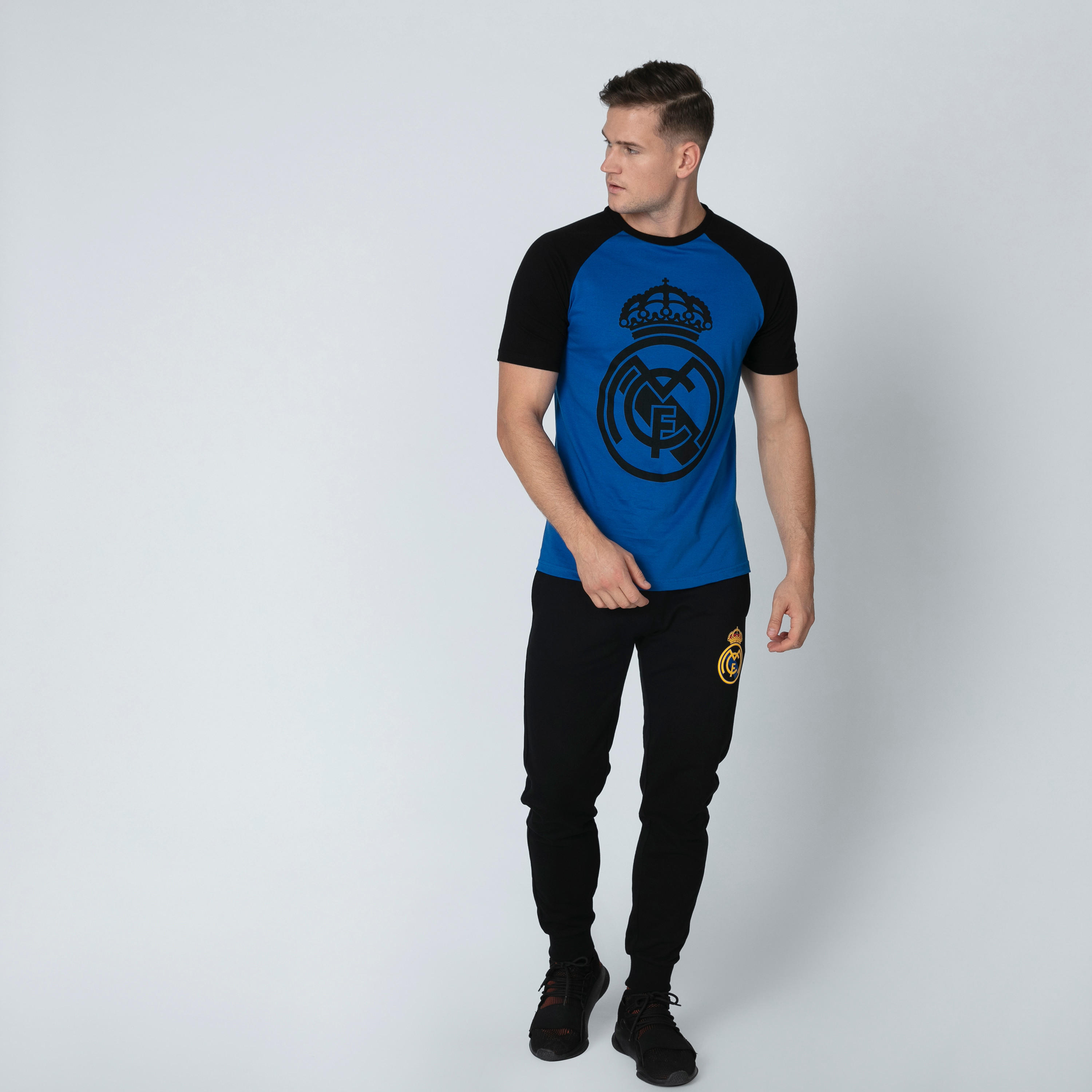 تيشيرت بياقة مستديرة وأكمام مغايرة وطبعات ريال مدريد-men-clothing-sportswearandactivewear-tshirtsandpolos-image-1