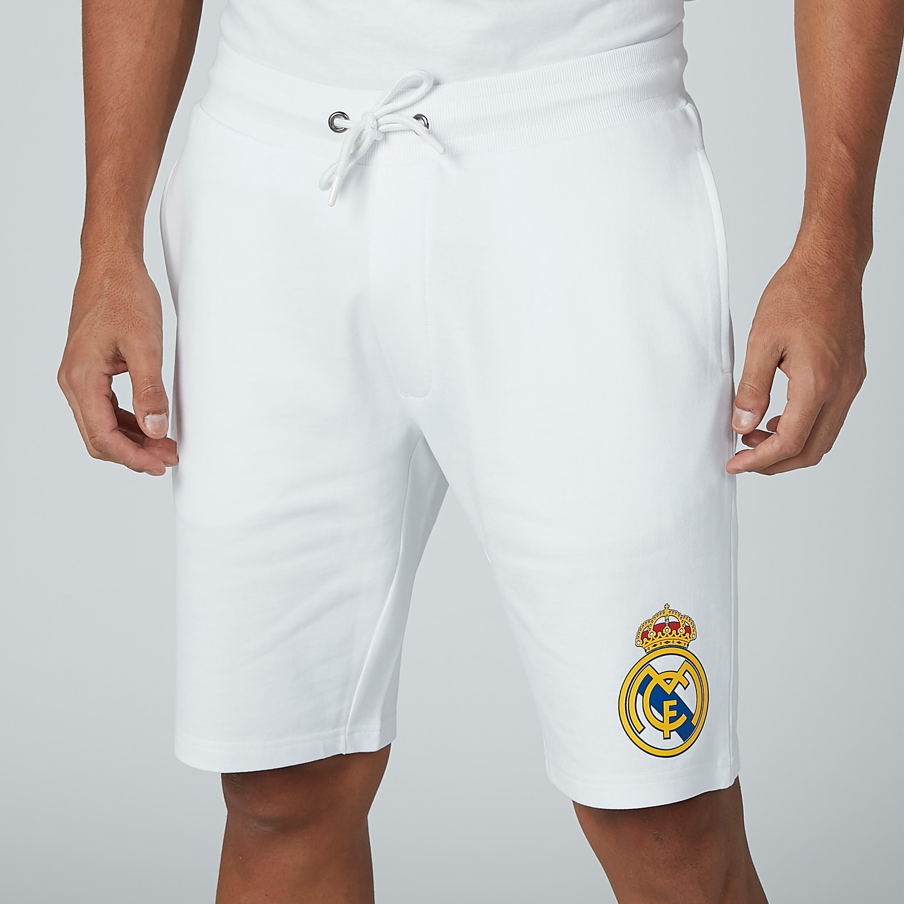 شورت بتفاصيل جيوب ورباط مع طبعات-men-clothing-sportswearandactivewear-bottoms-image-1