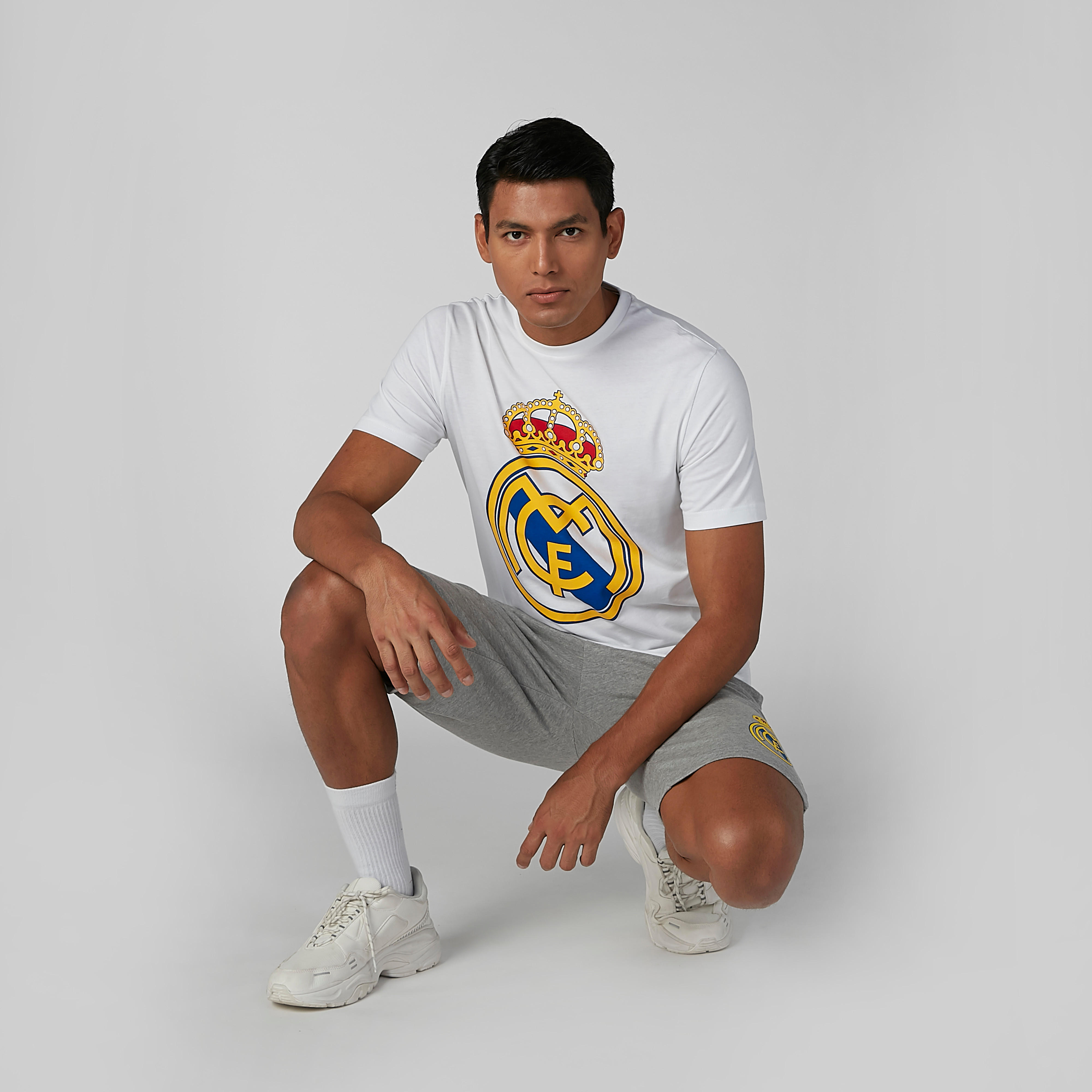 شورت برباط وتفاصيل جيوب وطبعات-men-clothing-sportswearandactivewear-bottoms-image-2