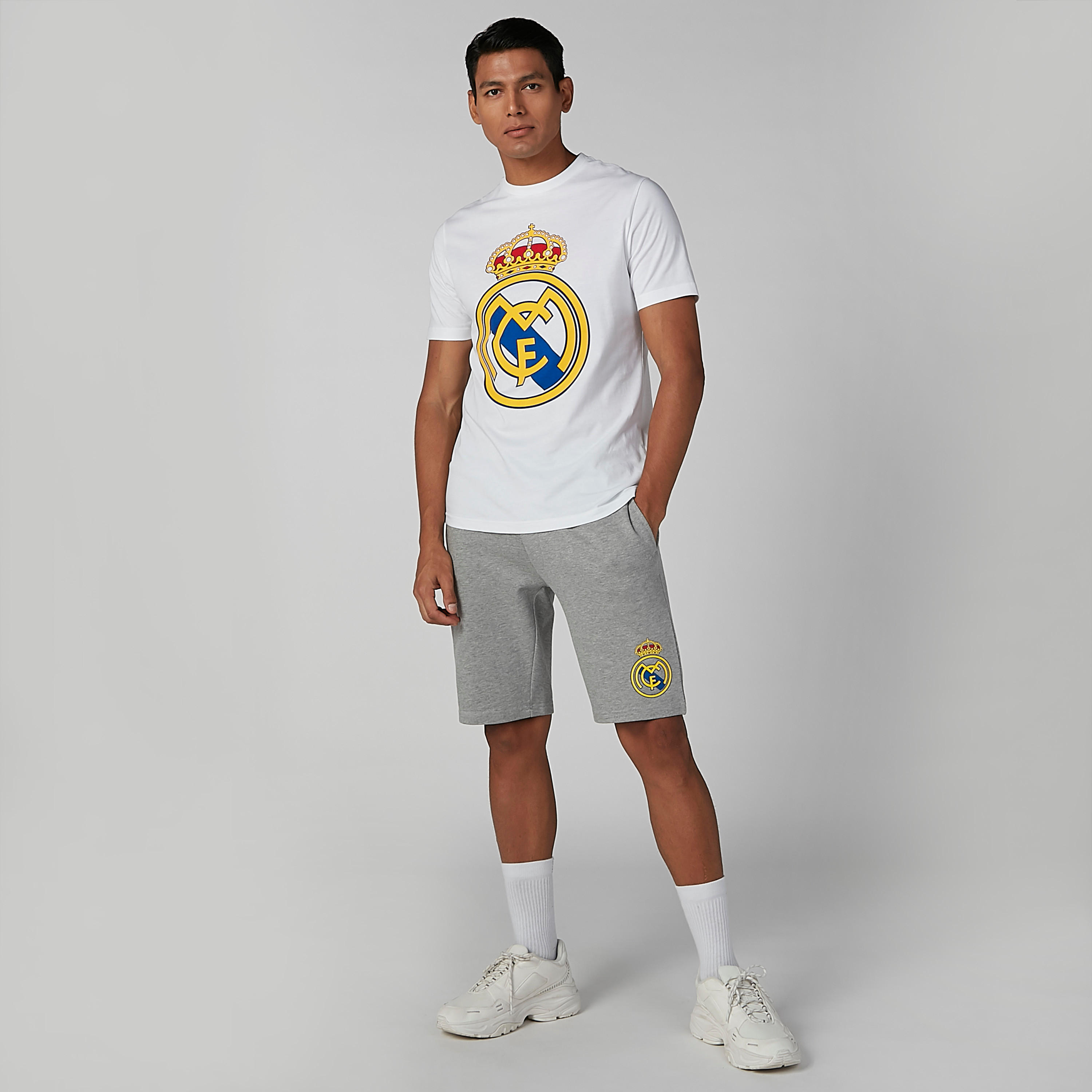 شورت برباط وتفاصيل جيوب وطبعات-men-clothing-sportswearandactivewear-bottoms-image-4