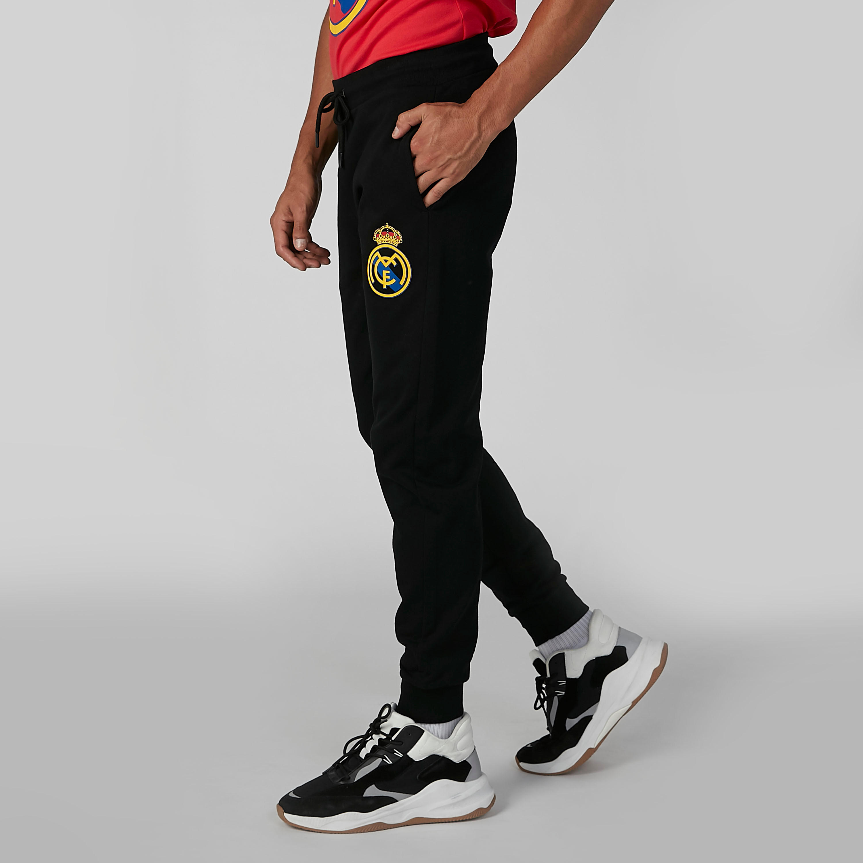 بنطال رياضي طويل برباط وجيوب وطبعات-men-clothing-sportswearandactivewear-bottoms-image-4
