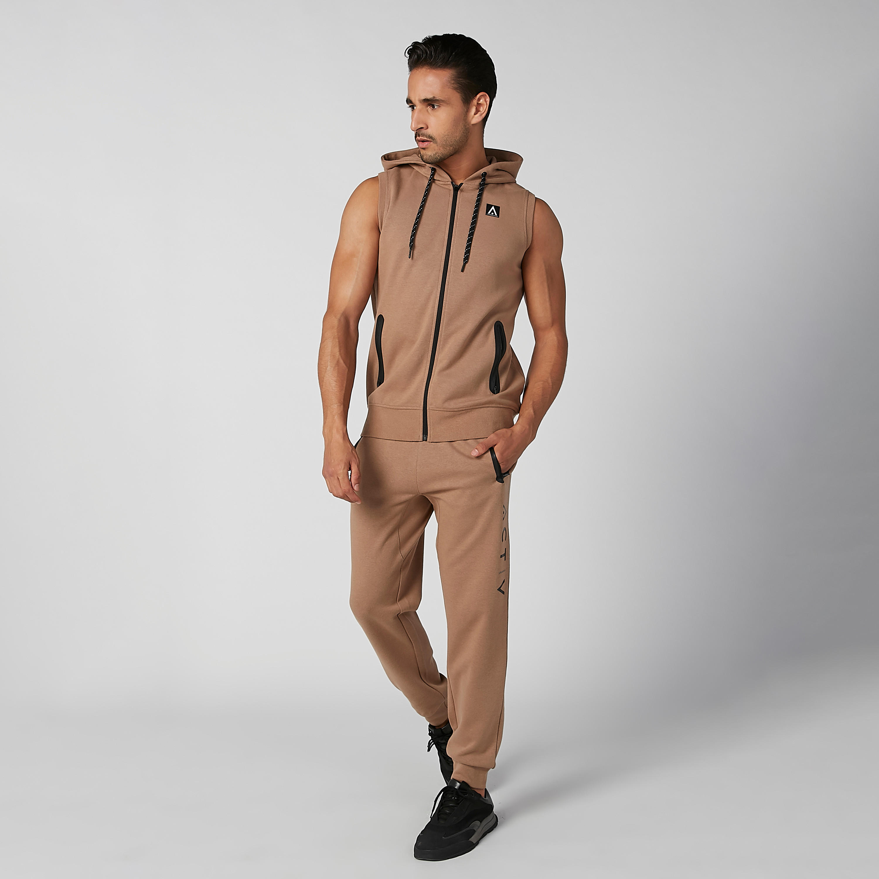 بنطلون رياضي برباط وجيوب وطبعات-men-clothing-sportswearandactivewear-bottoms-image-2
