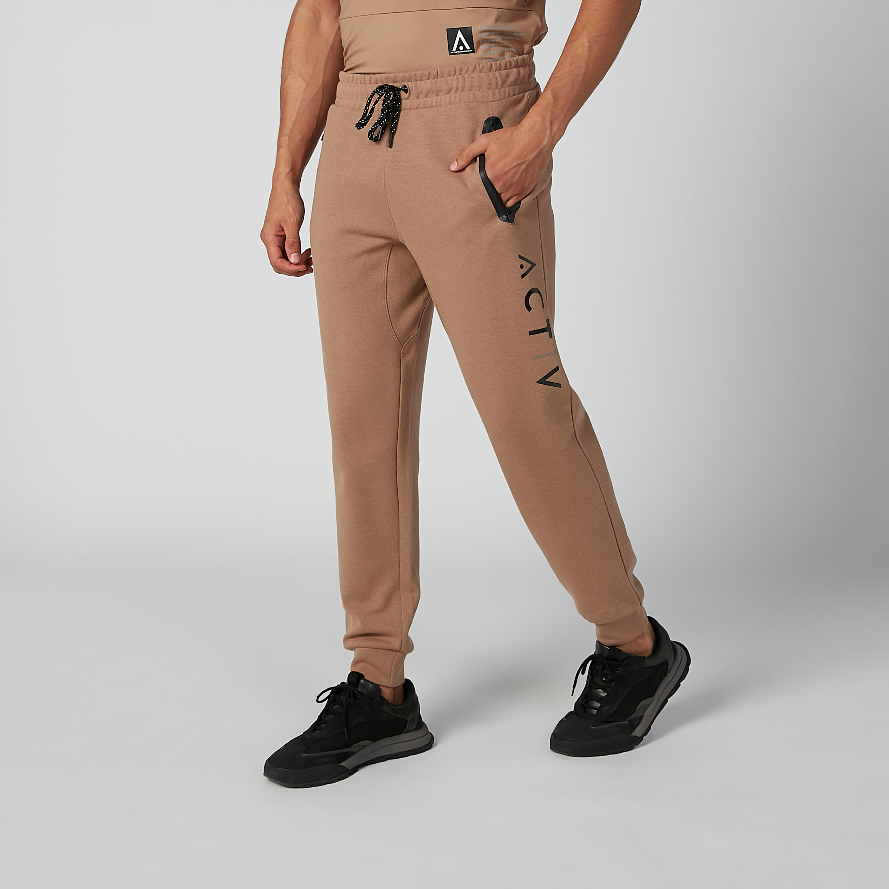 بنطلون رياضي برباط وجيوب وطبعات-men-clothing-sportswearandactivewear-bottoms-image-4