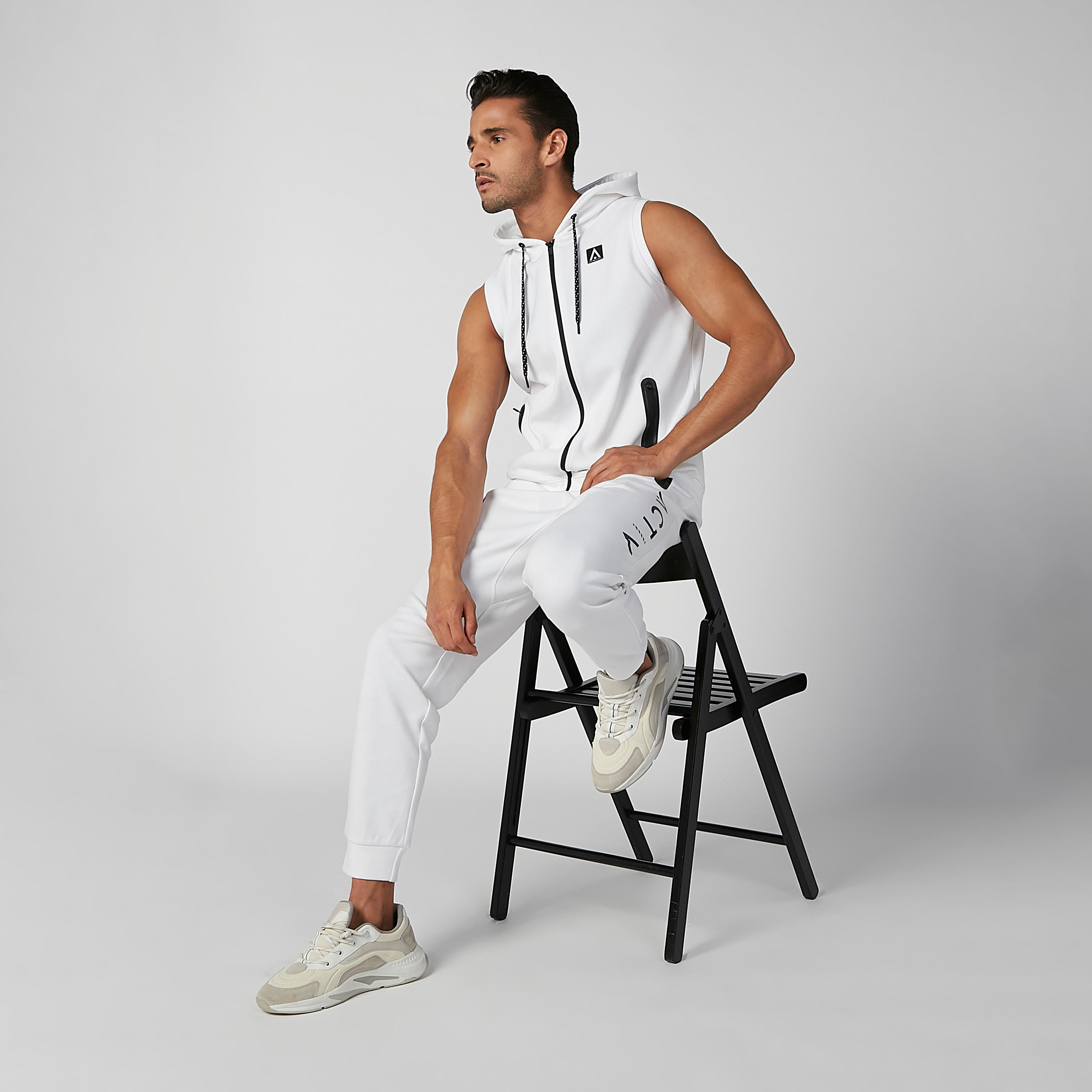 بنطلون رياضي برباط وجيوب وطبعات-men-clothing-sportswearandactivewear-bottoms-image-2