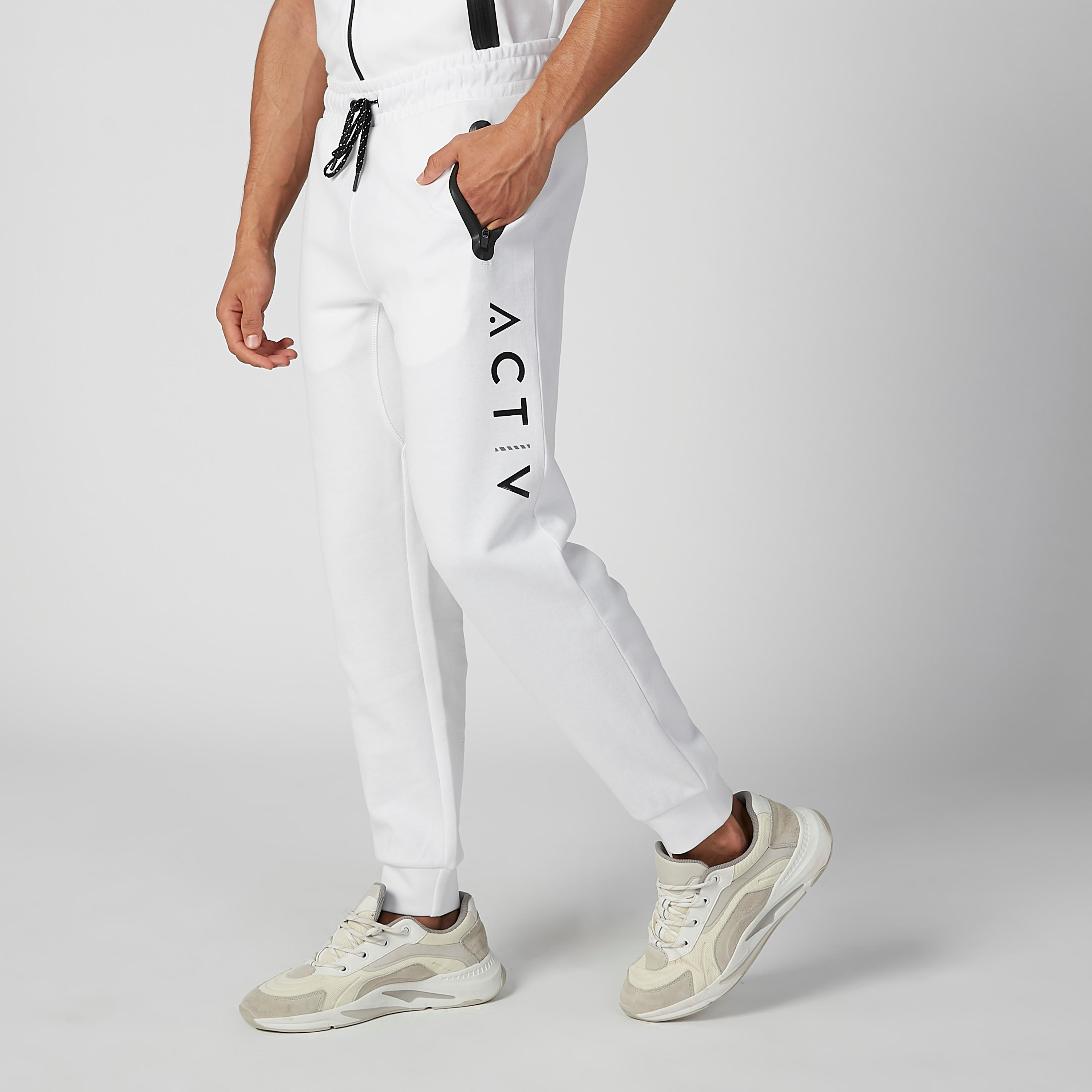 بنطلون رياضي برباط وجيوب وطبعات-men-clothing-sportswearandactivewear-bottoms-image-1