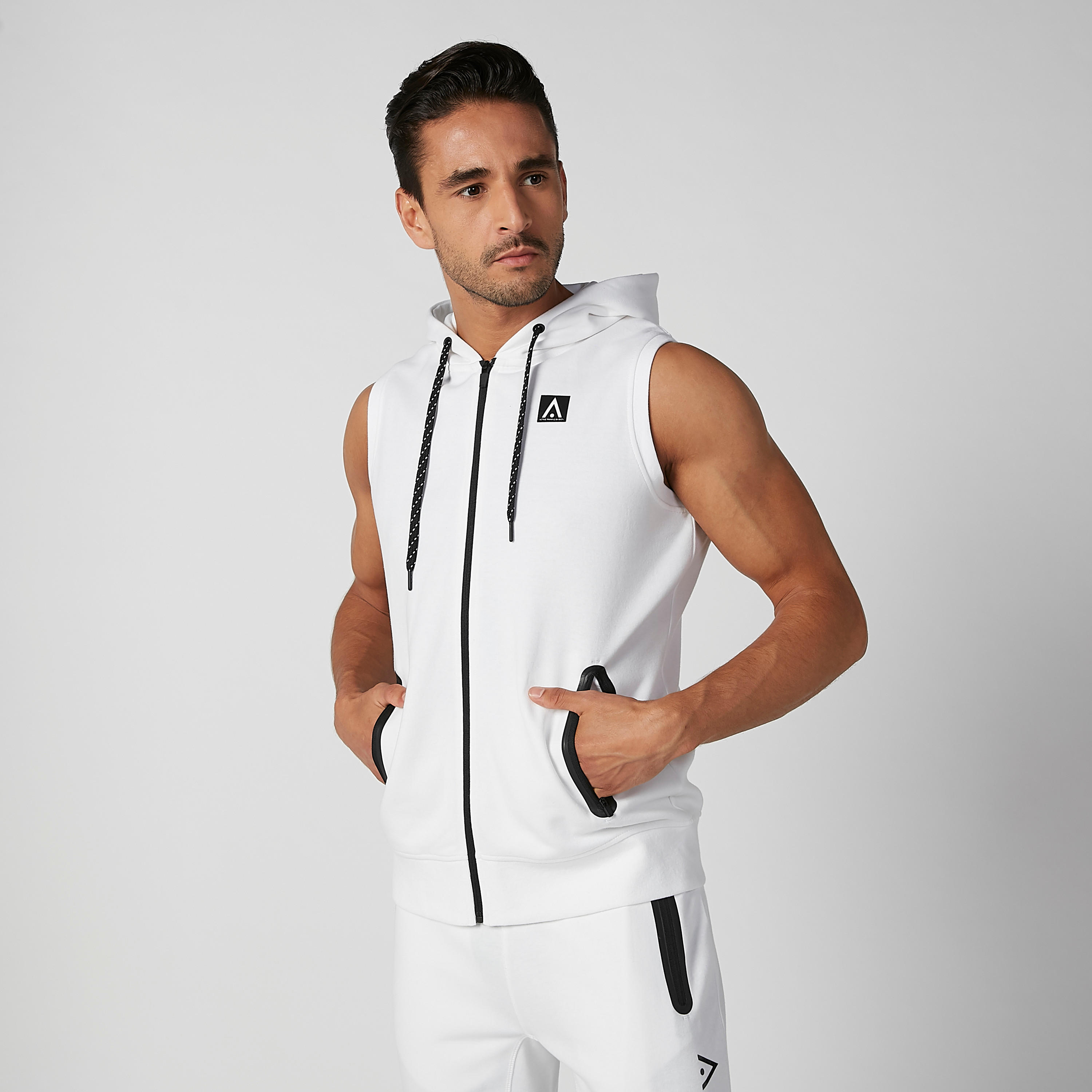 جاكيت دون أكمام بقبّعة وجيوب كانجارو وطبعات-men-clothing-jacketsandblazers-jackets-image-1