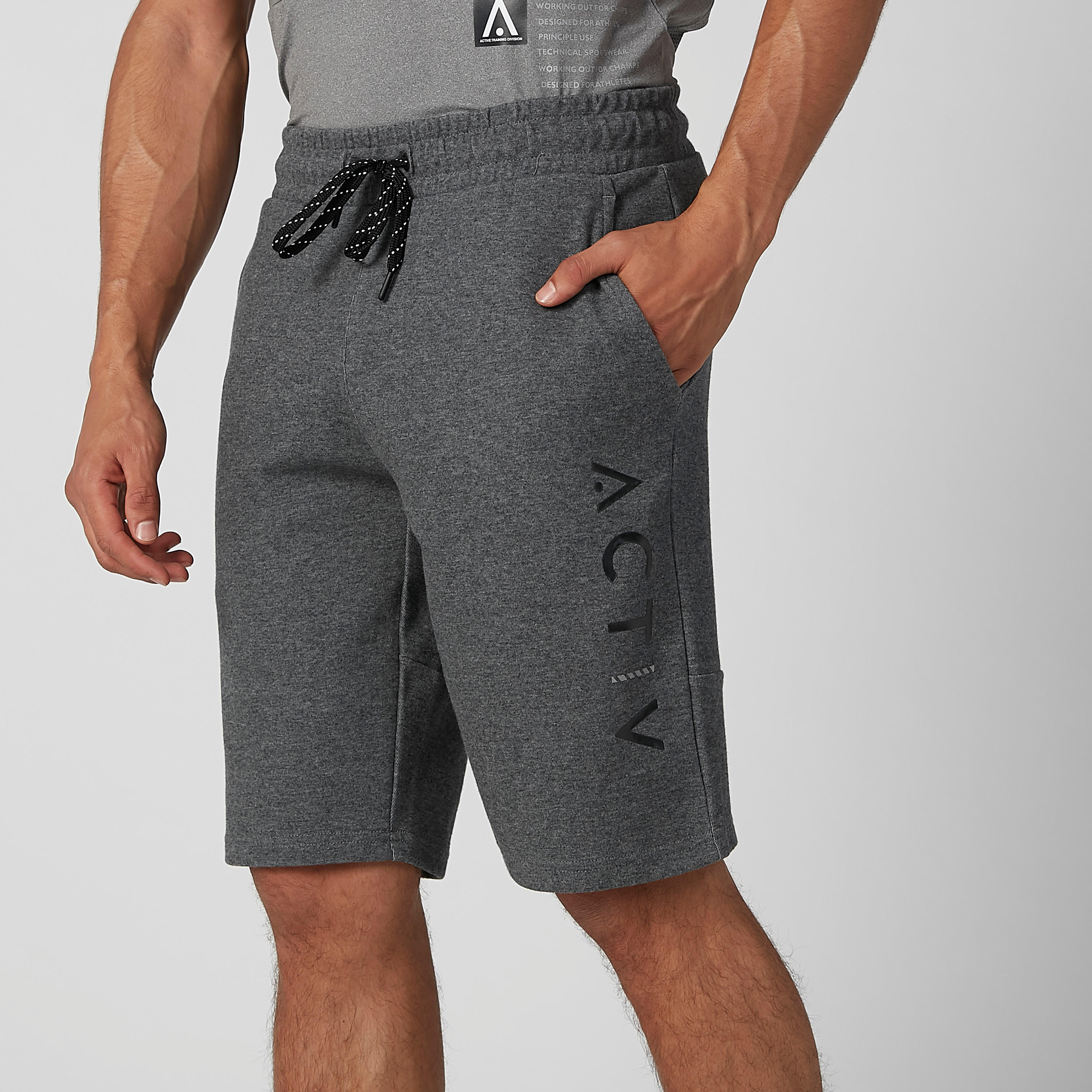 شورت برباط وجيوب وطبعات-men-clothing-sportswearandactivewear-bottoms-image-4