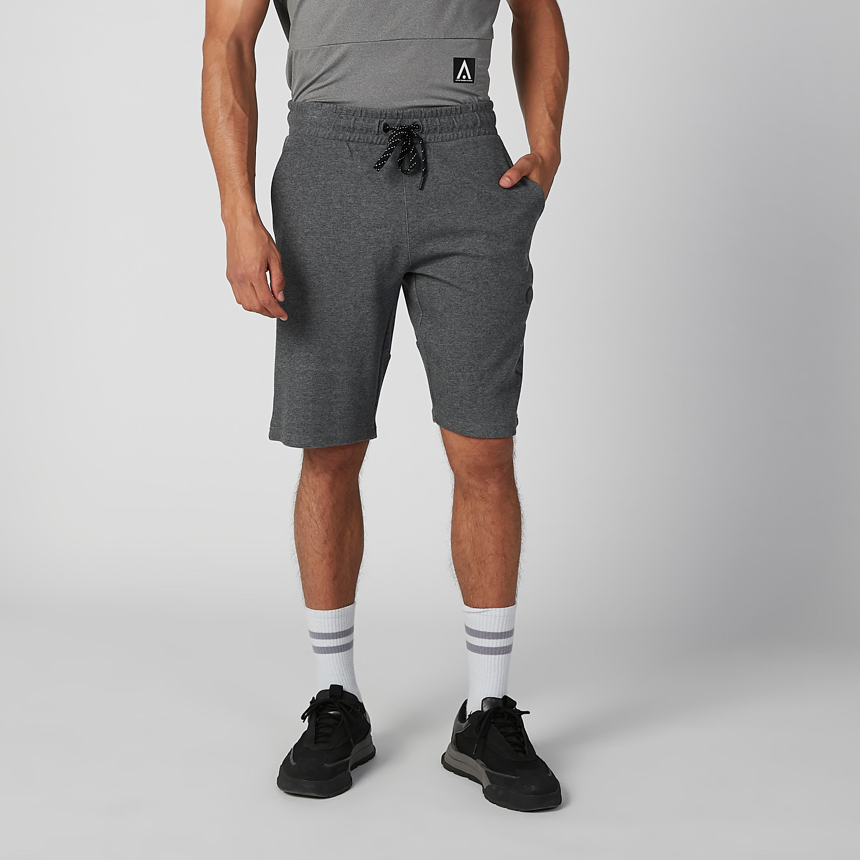 شورت برباط وجيوب وطبعات-men-clothing-sportswearandactivewear-bottoms-image-3