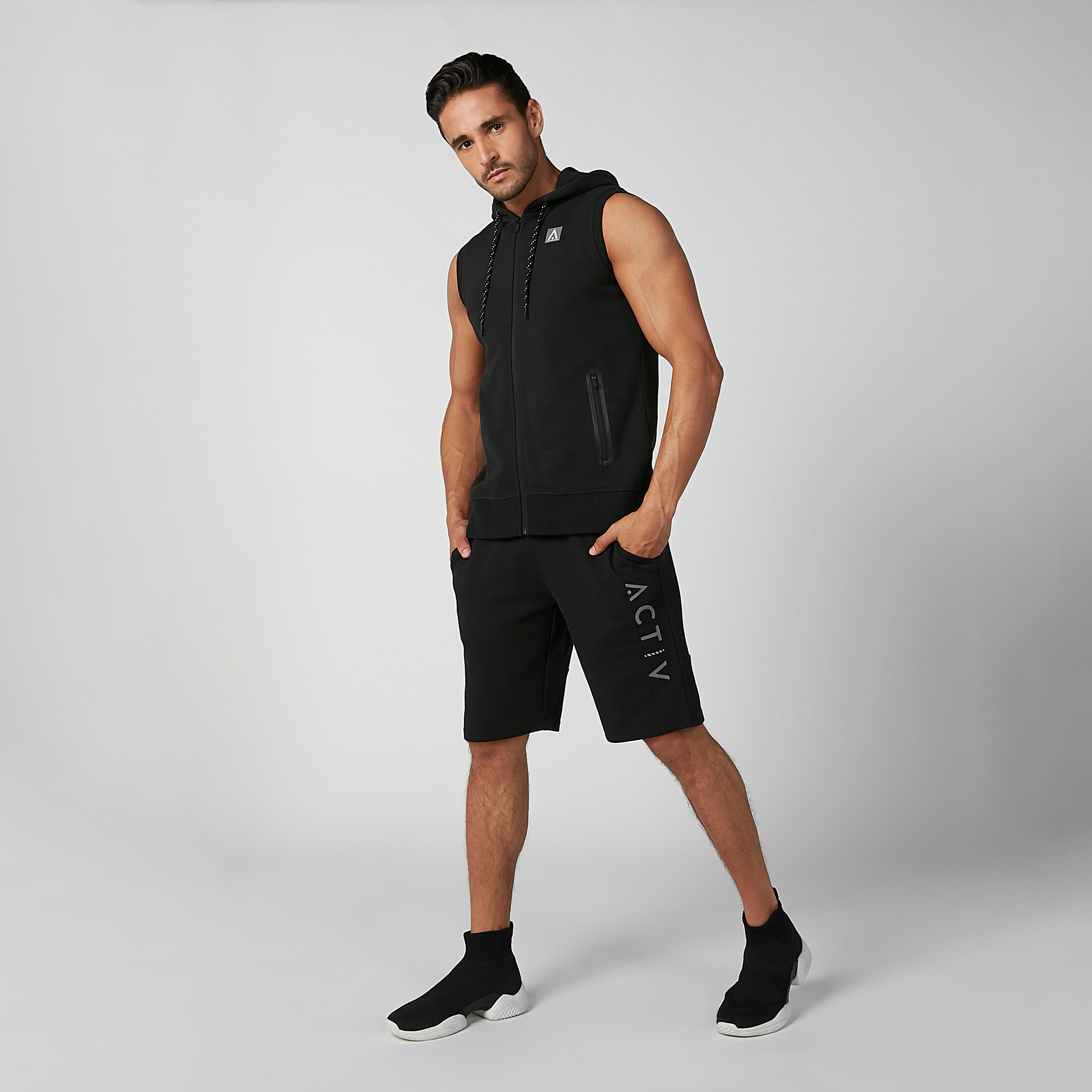شورت برباط وجيوب وطبعات-men-clothing-sportswearandactivewear-bottoms-image-5