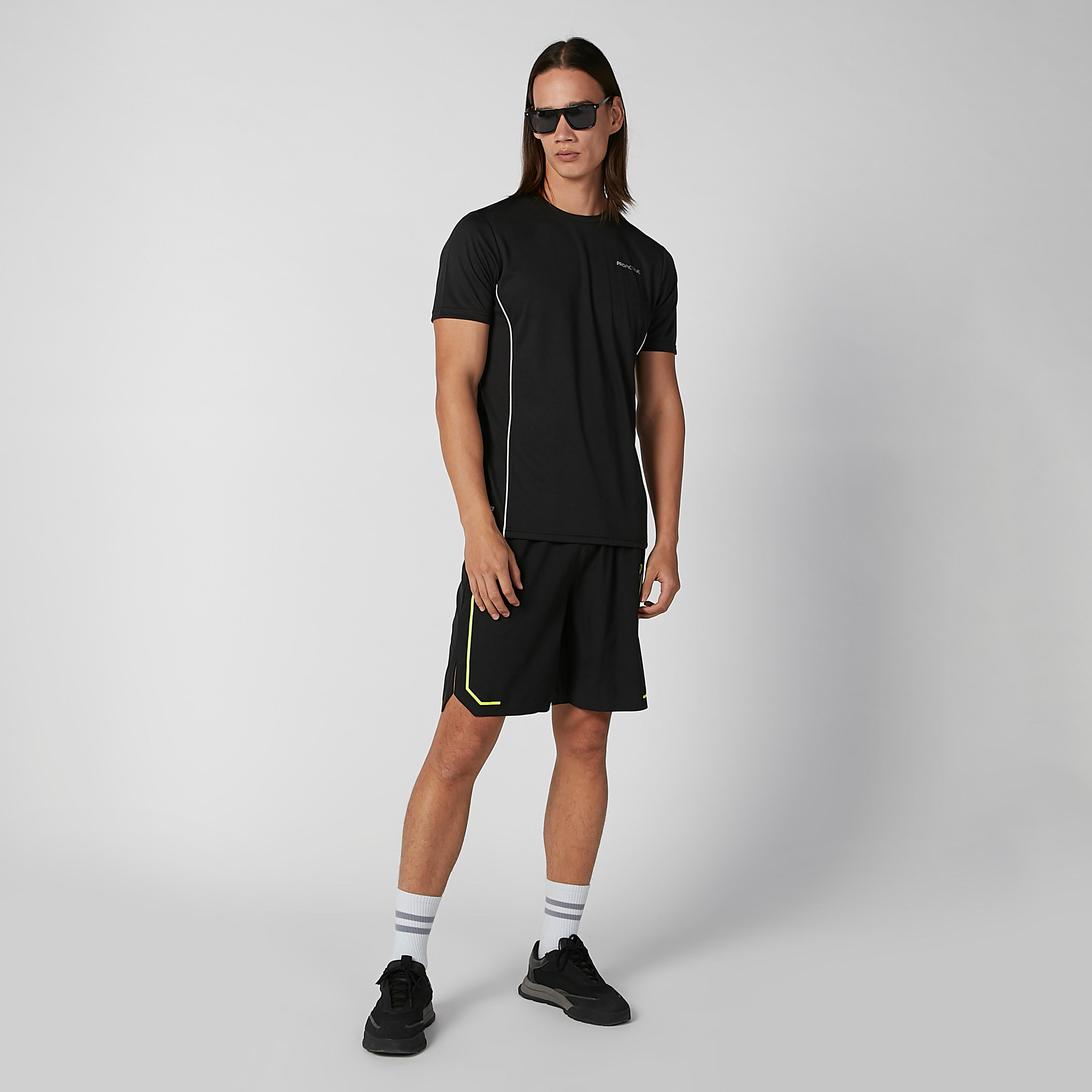 شورت بخصر مطاطي وجيوب وطبعات-men-clothing-sportswearandactivewear-bottoms-image-2
