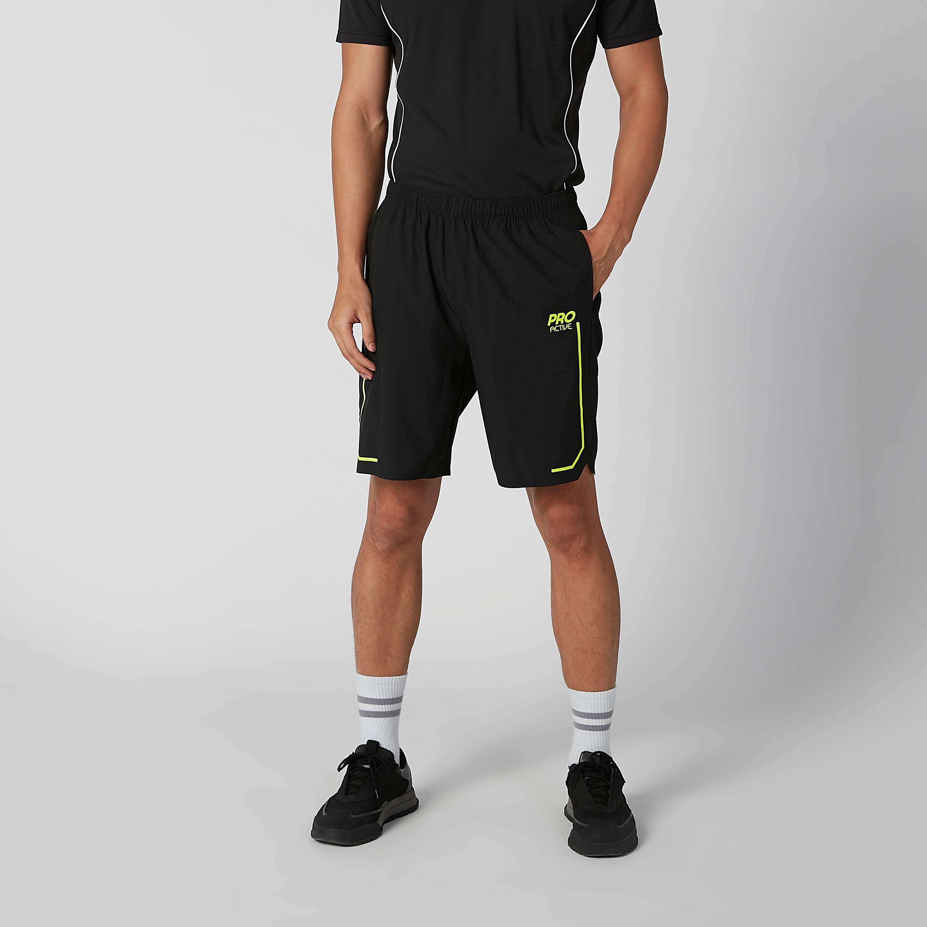 شورت بخصر مطاطي وجيوب وطبعات-men-clothing-sportswearandactivewear-bottoms-image-5