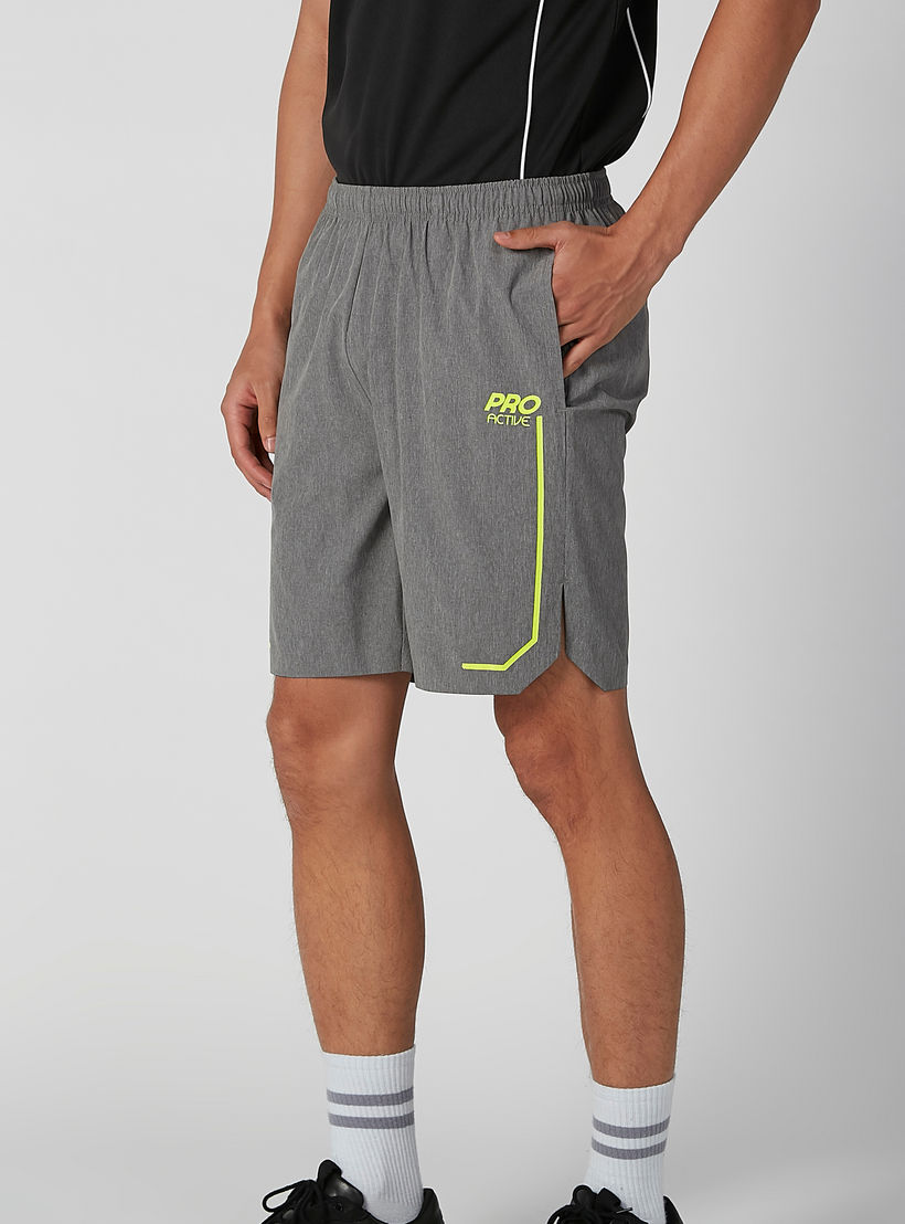 شورت بخصر مطاطي وجيوب وطبعات-men-clothing-bottoms-shorts-image-1