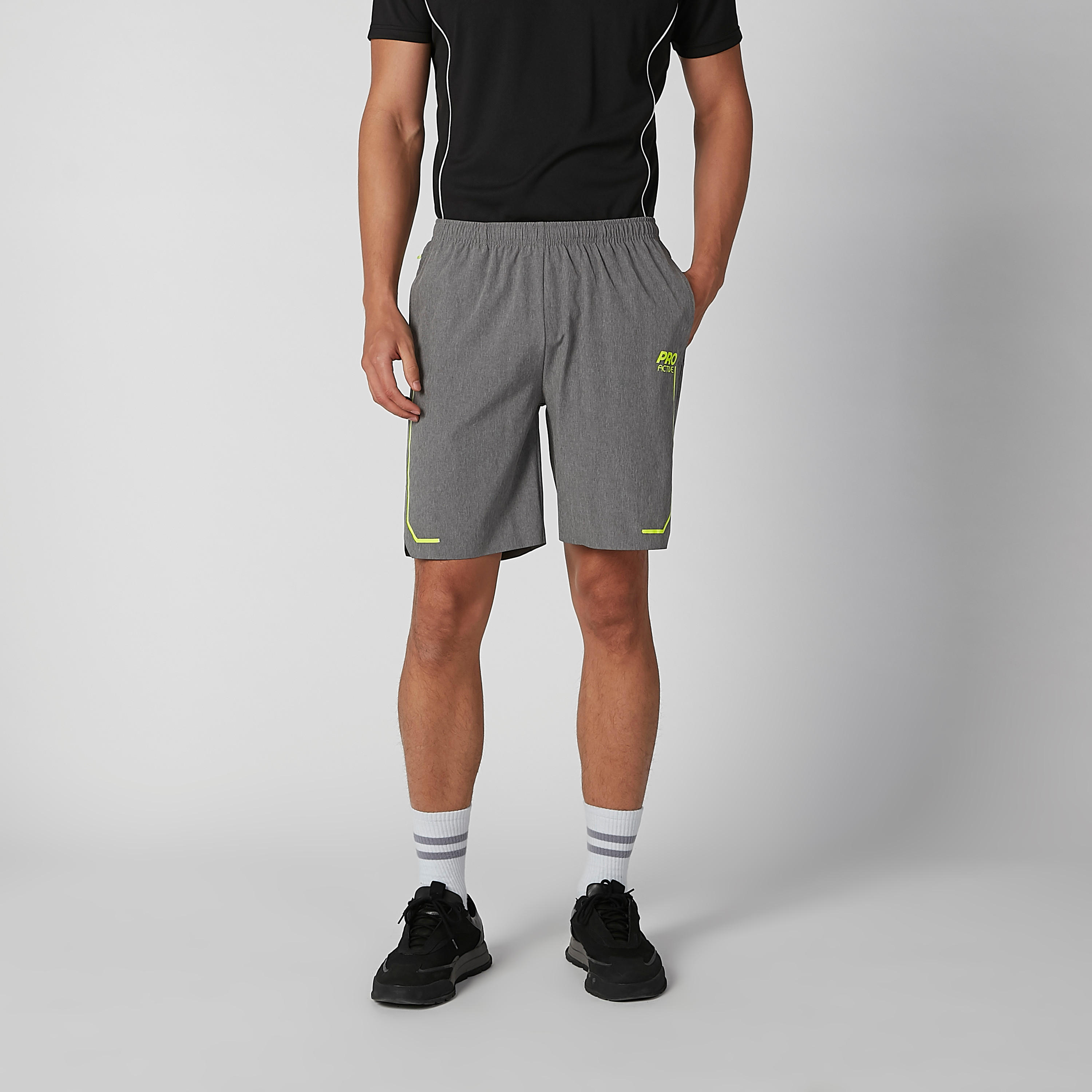 شورت بخصر مطاطي وجيوب وطبعات-men-clothing-bottoms-shorts-image-5