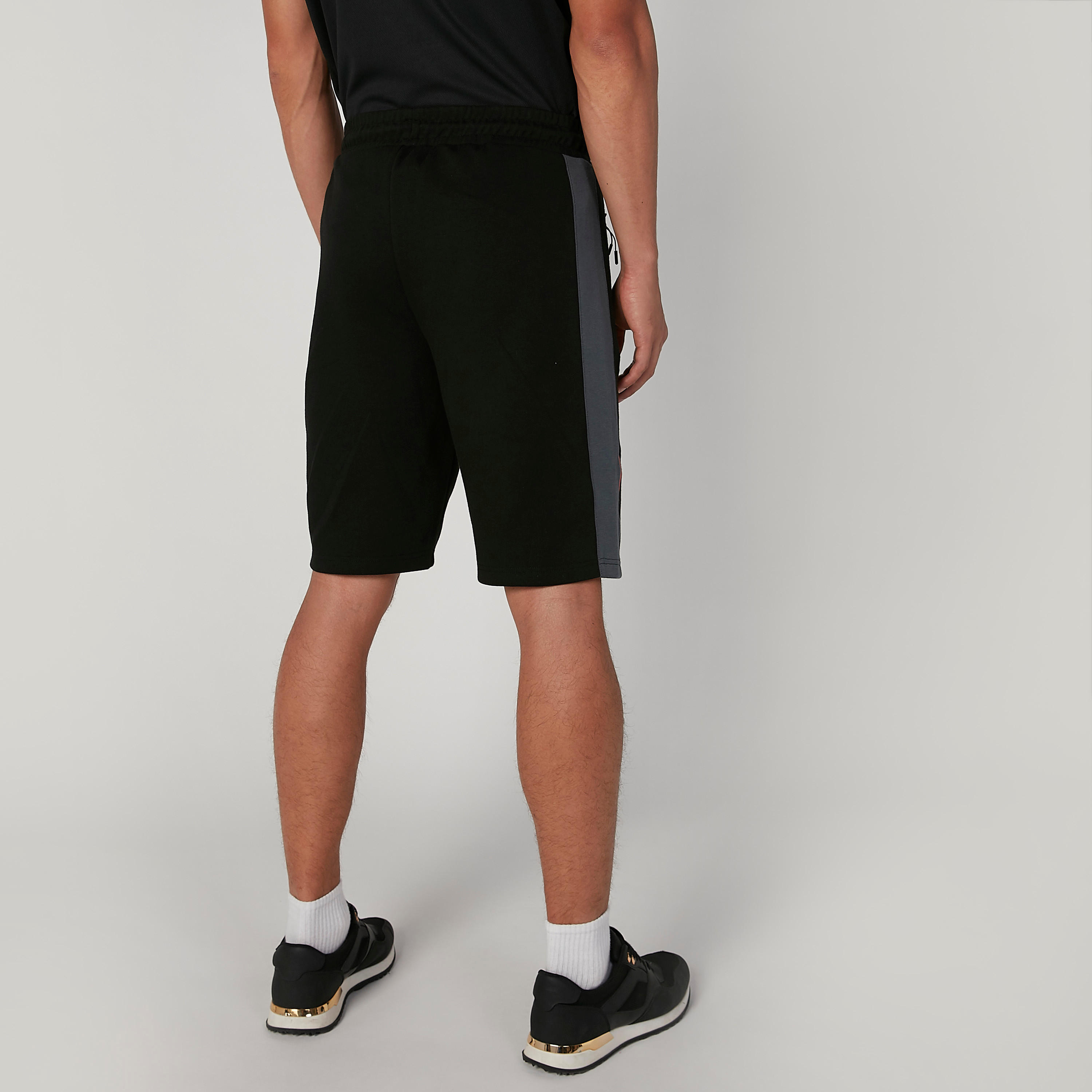 شورت برباط وجيوب وطبعات-men-clothing-sportswearandactivewear-bottoms-image-4