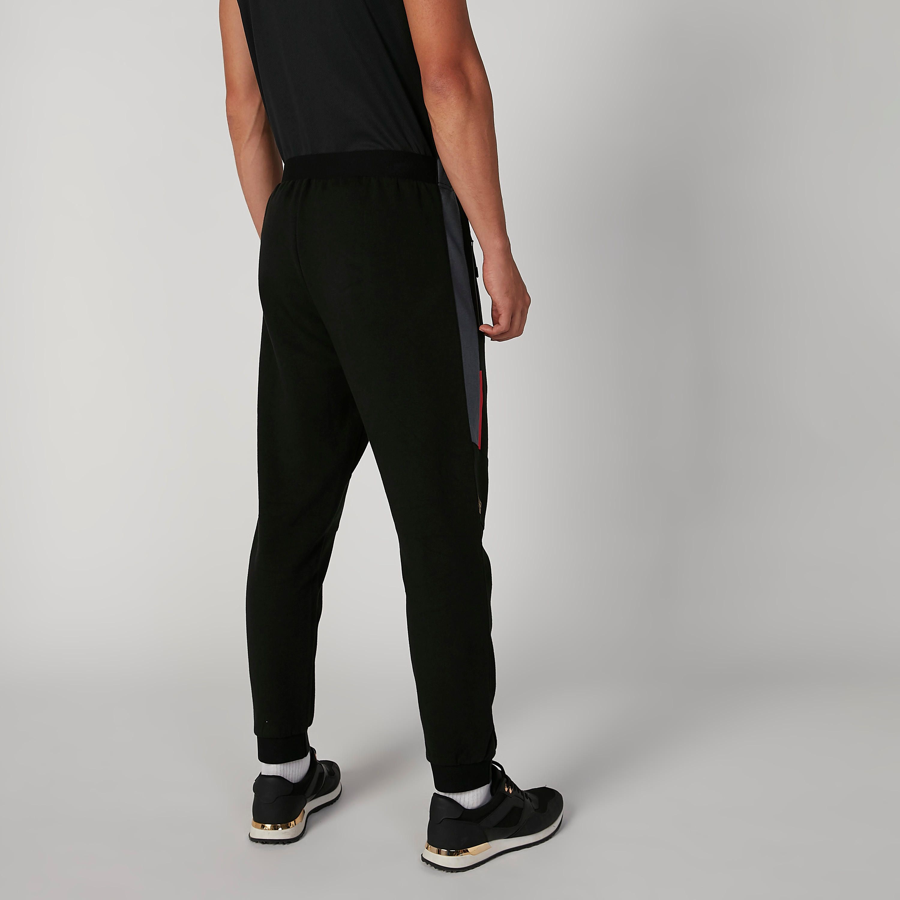 بنطلون رياضي بخصر مطّاطي وجيوب بسحّاب-men-clothing-bottoms-joggers-image-3