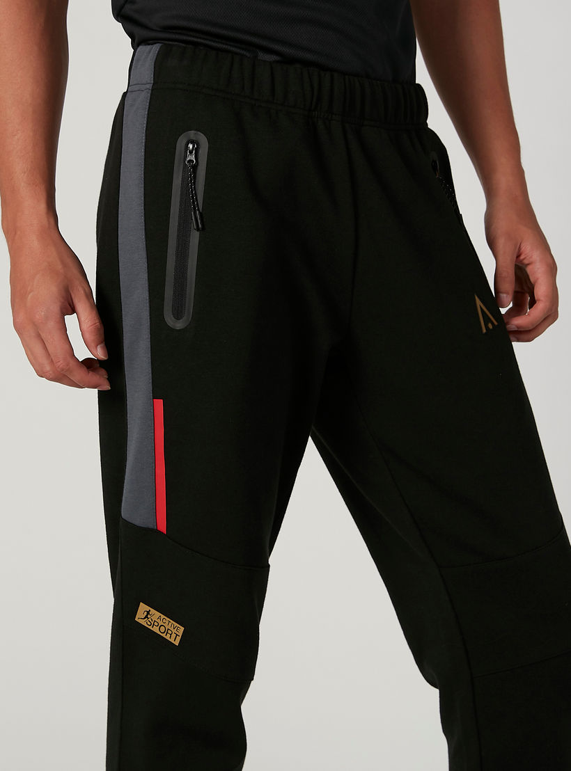 بنطلون رياضي بخصر مطّاطي وجيوب بسحّاب-men-clothing-bottoms-joggers-image-5