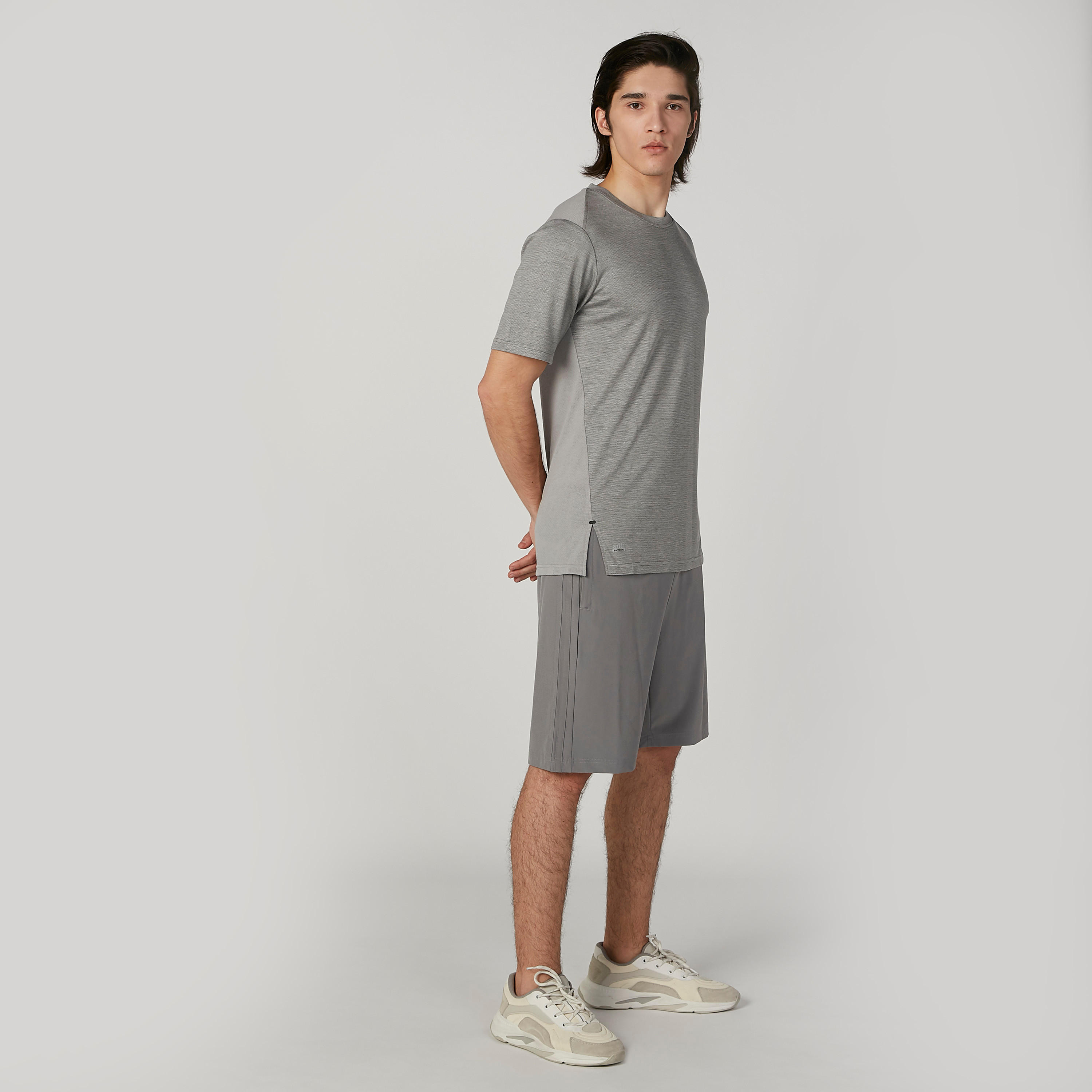 تيشيرت مستدام بياقة مستديرة وأكمام قصيرة وطبعات -men-clothing-sportswearandactivewear-tshirtsandpolos-image-3