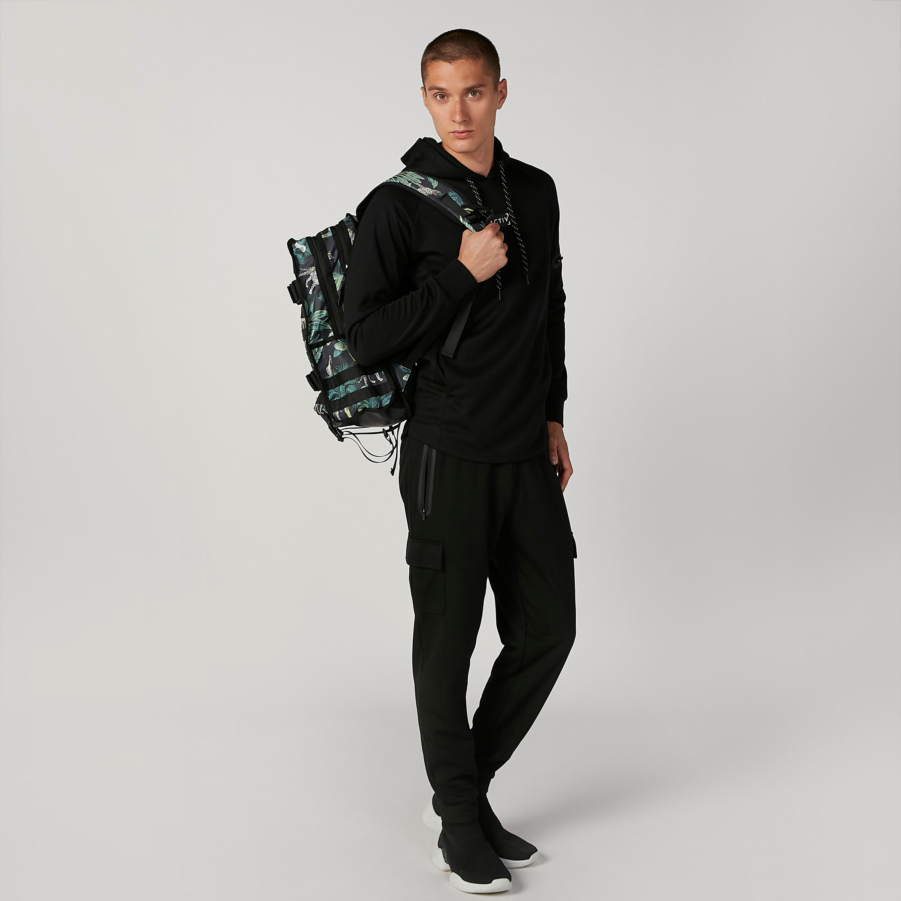 سويت شيرت مستدام سادة بقبعة وسحّاب -men-winterwear-hoodiesandsweatshirts-image-4