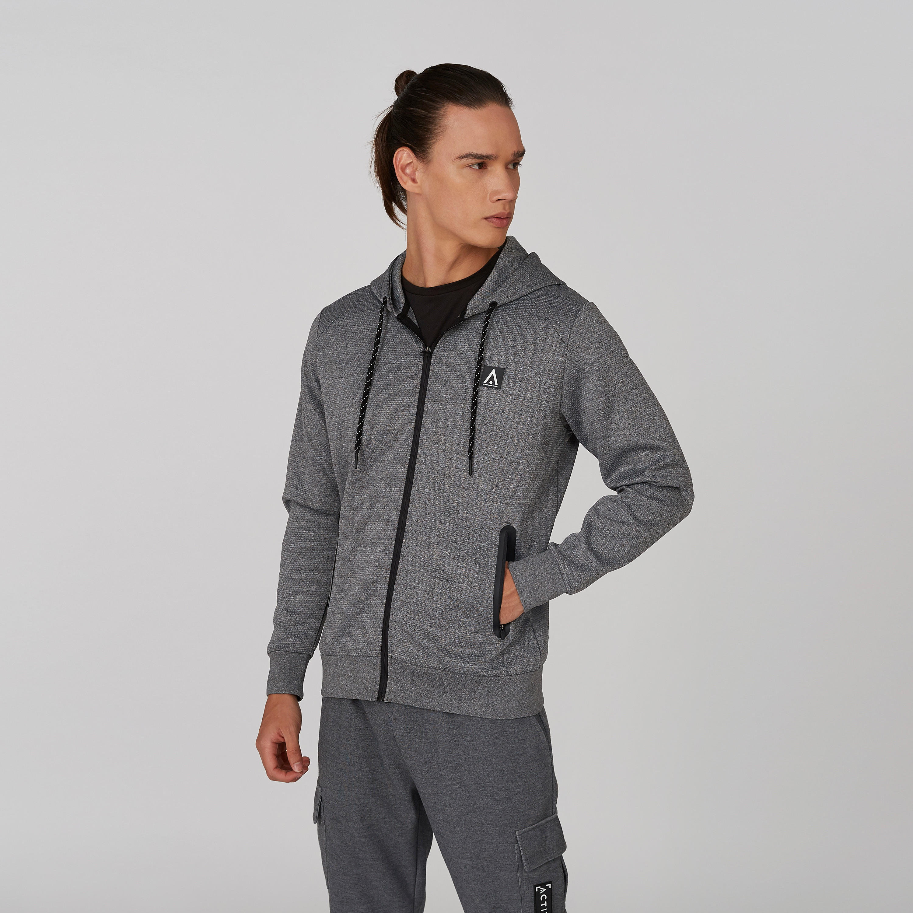 جاكيت بقبّعة مستدام بأكمام طويلة وطبعات -men-clothing-jacketsandblazers-jackets-image-1