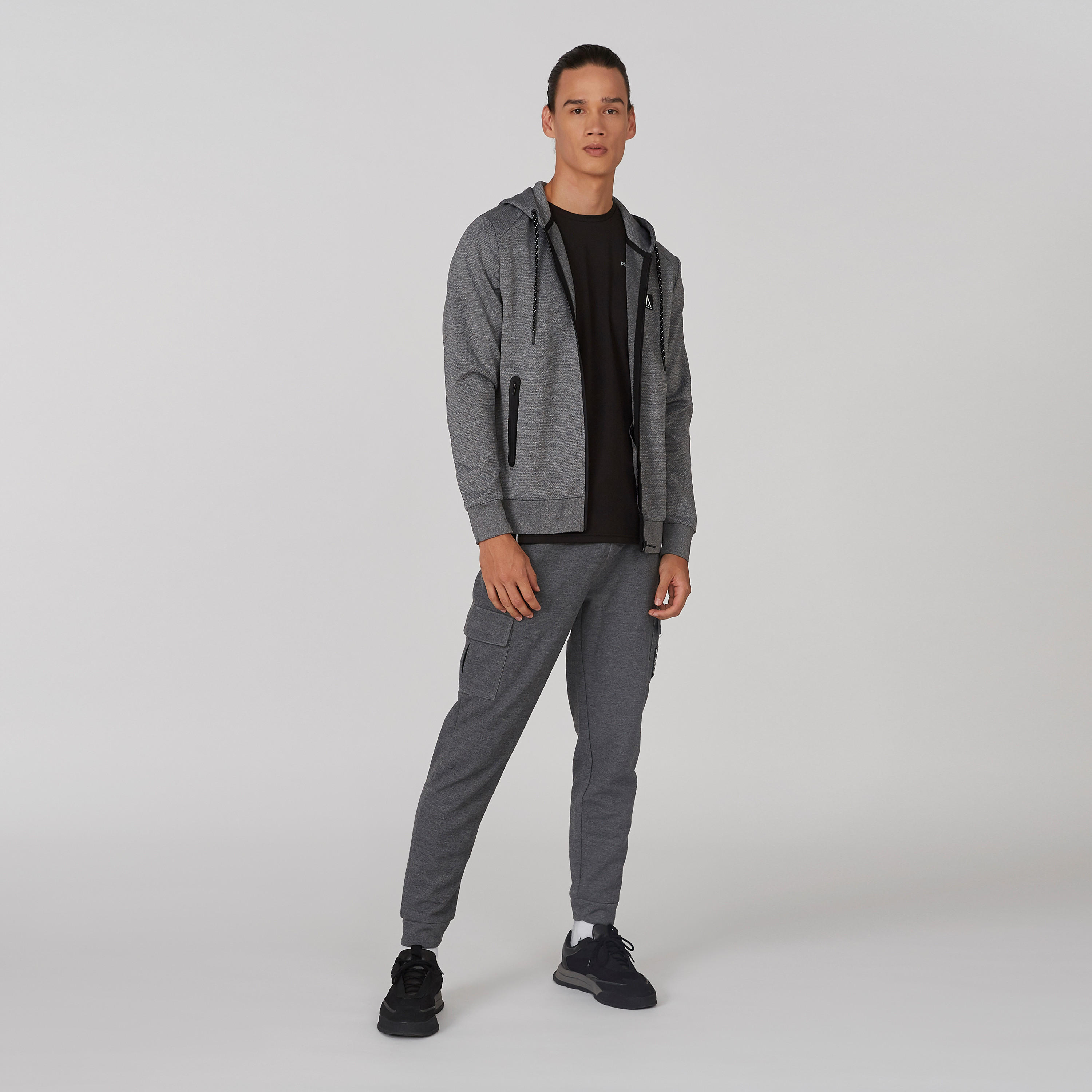 جاكيت بقبّعة مستدام بأكمام طويلة وطبعات -men-clothing-jacketsandblazers-jackets-image-3
