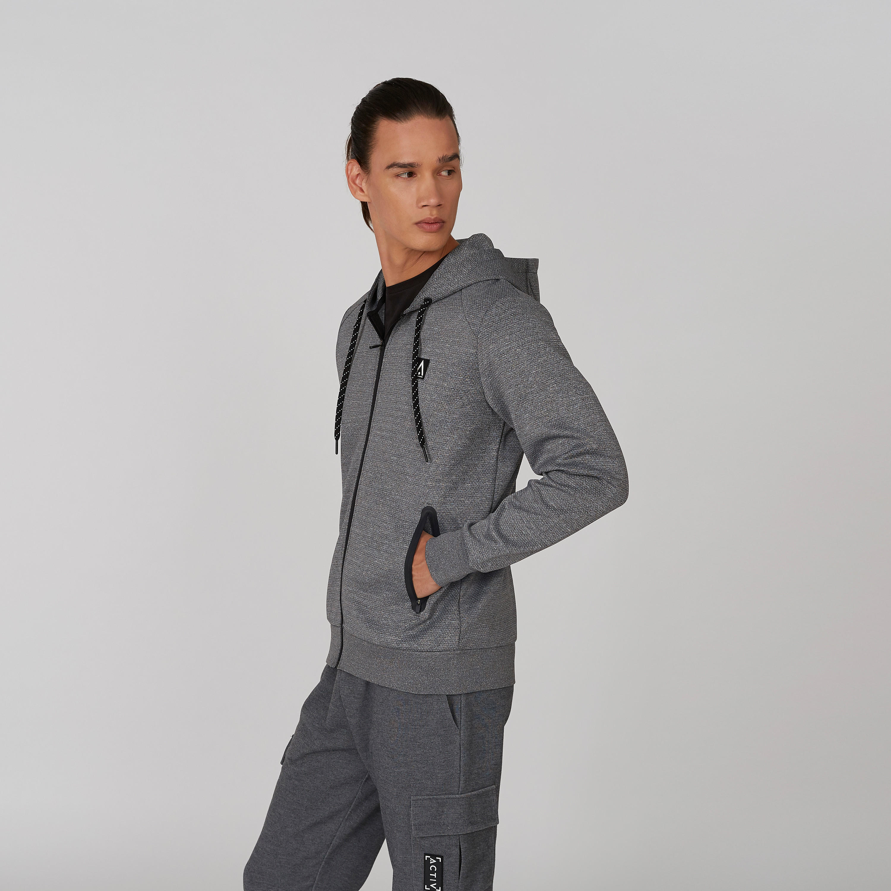 جاكيت بقبّعة مستدام بأكمام طويلة وطبعات -men-clothing-jacketsandblazers-jackets-image-4
