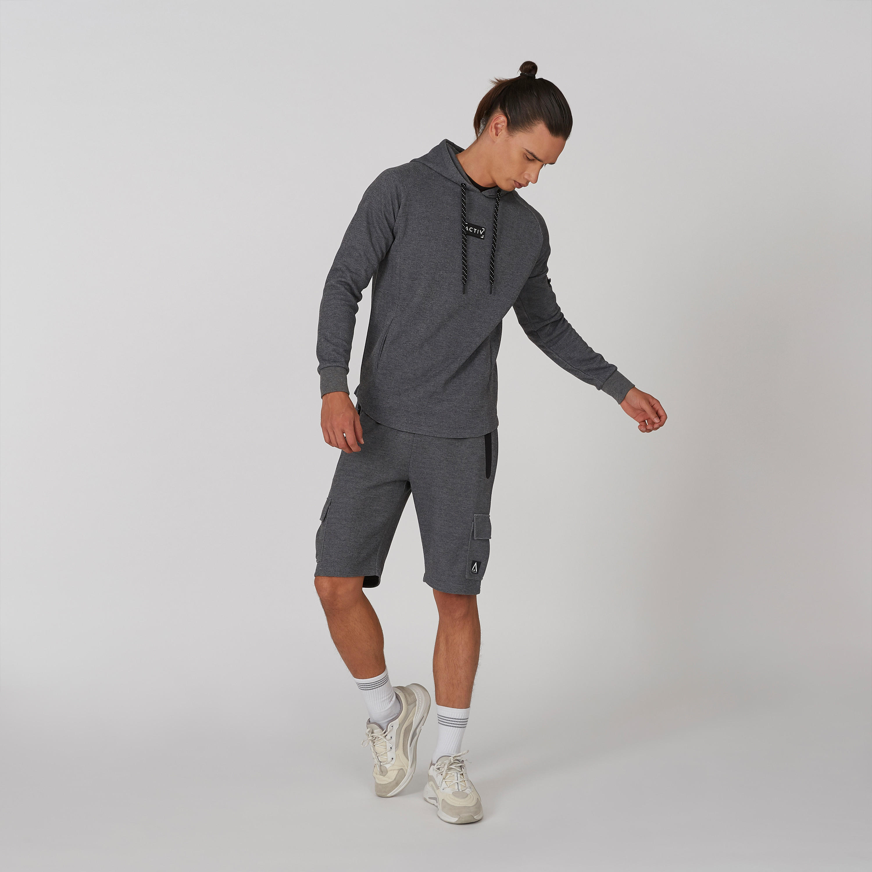 شورت مستدام سادة برباط وجيوب -men-clothing-sportswearandactivewear-bottoms-image-3