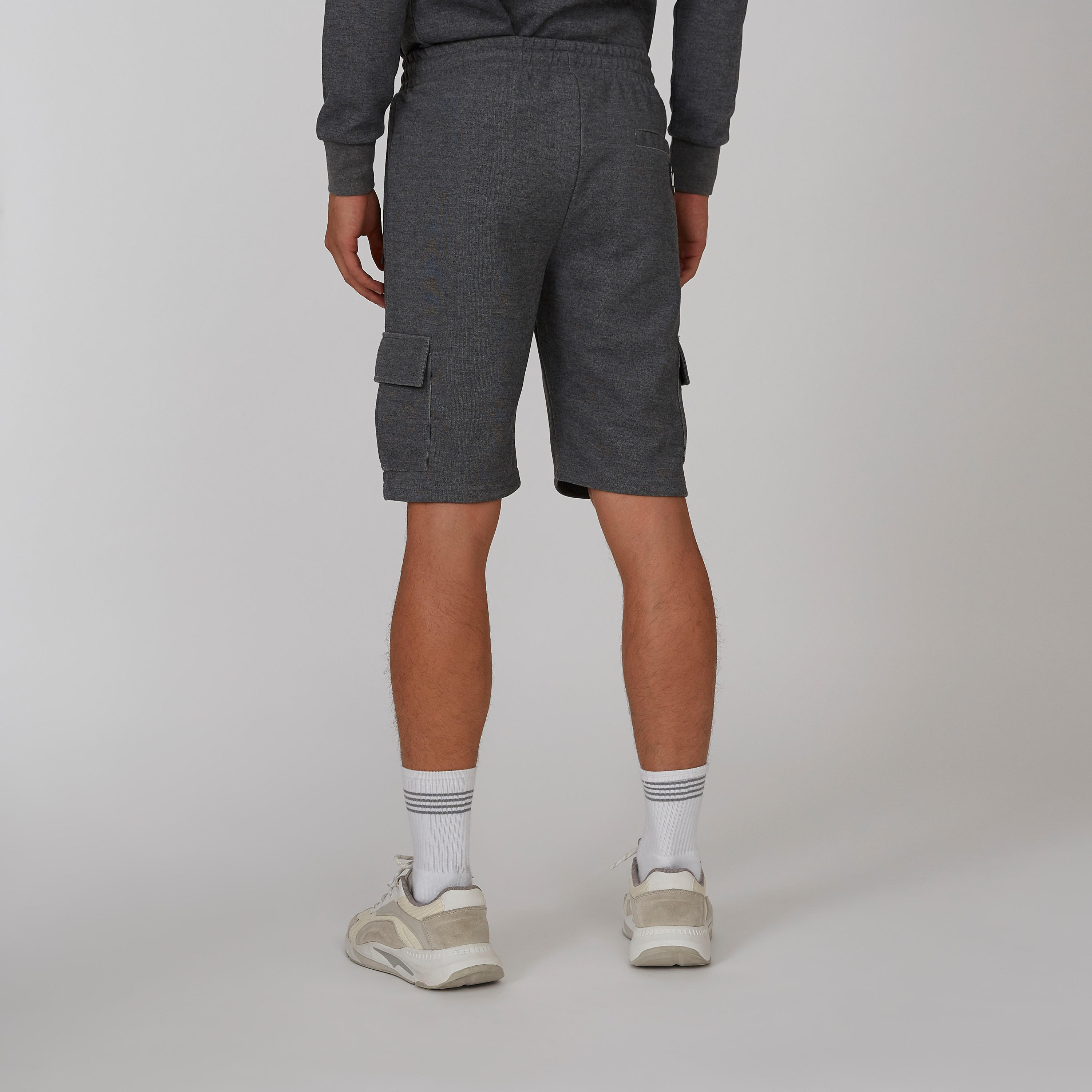 شورت مستدام سادة برباط وجيوب -men-clothing-sportswearandactivewear-bottoms-image-4