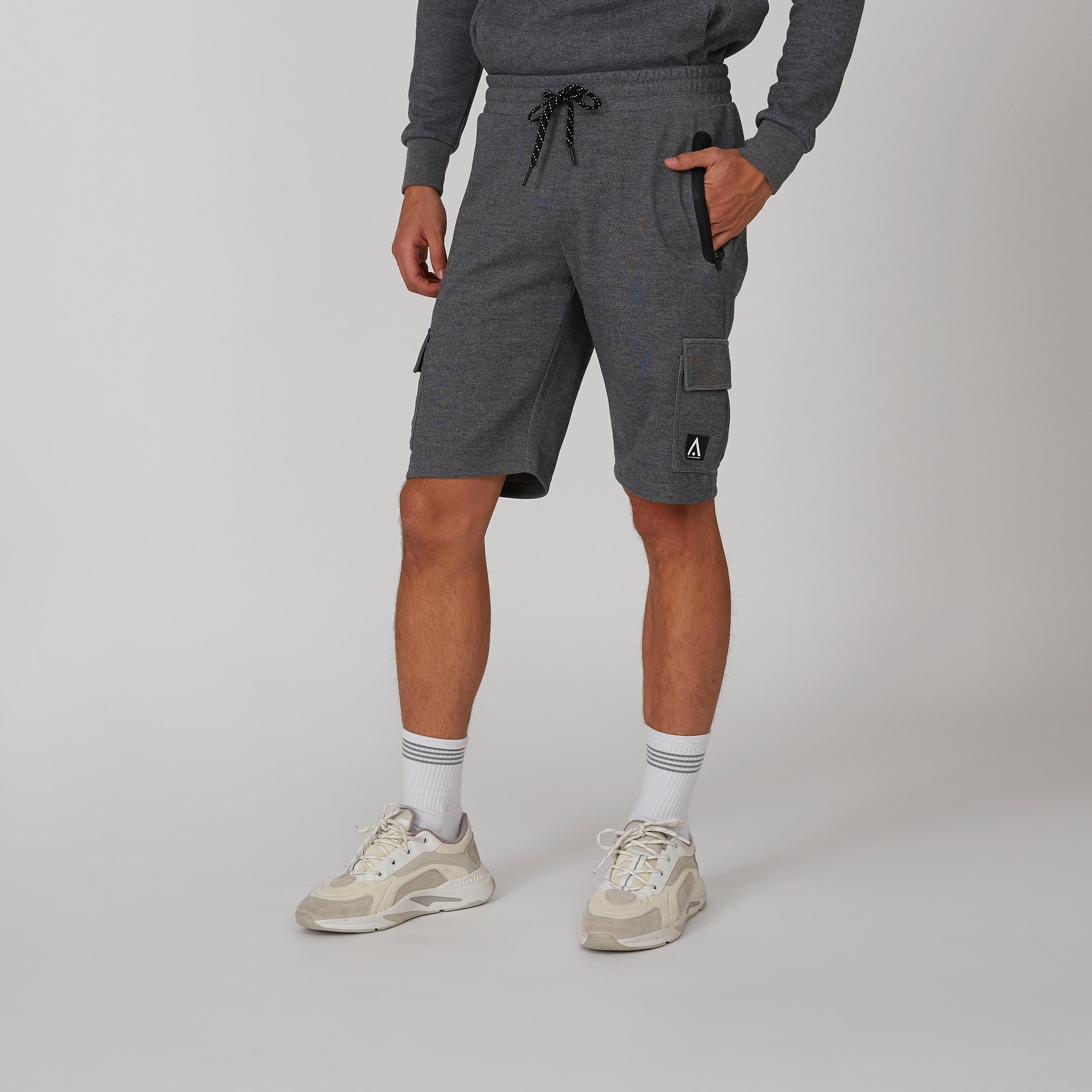 شورت مستدام سادة برباط وجيوب -men-clothing-sportswearandactivewear-bottoms-image-5