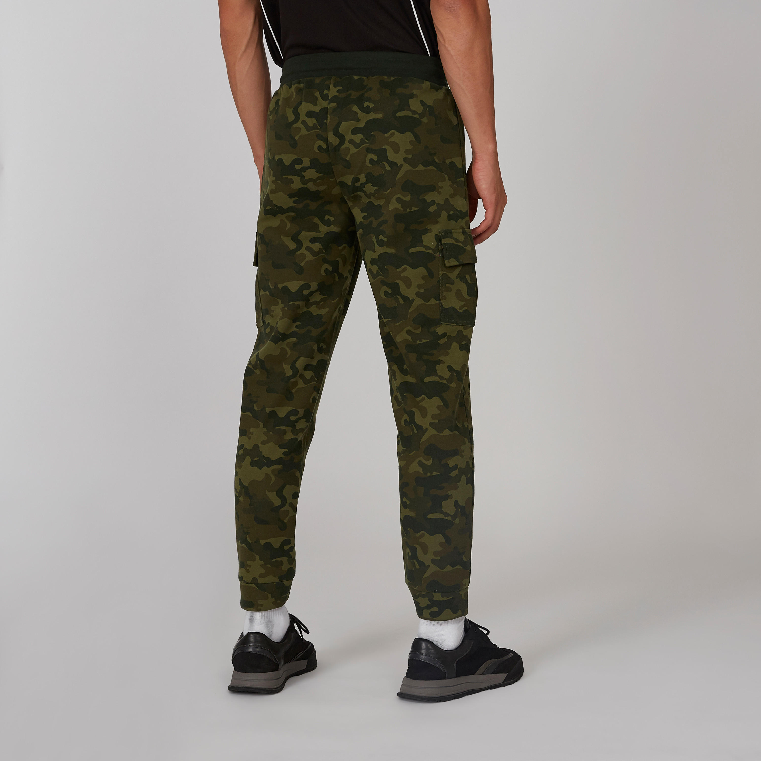 بنطلون رياضي مستدام طويل بطبعات وتفاصيل جيوب -men-clothing-sportswearandactivewear-bottoms-image-2