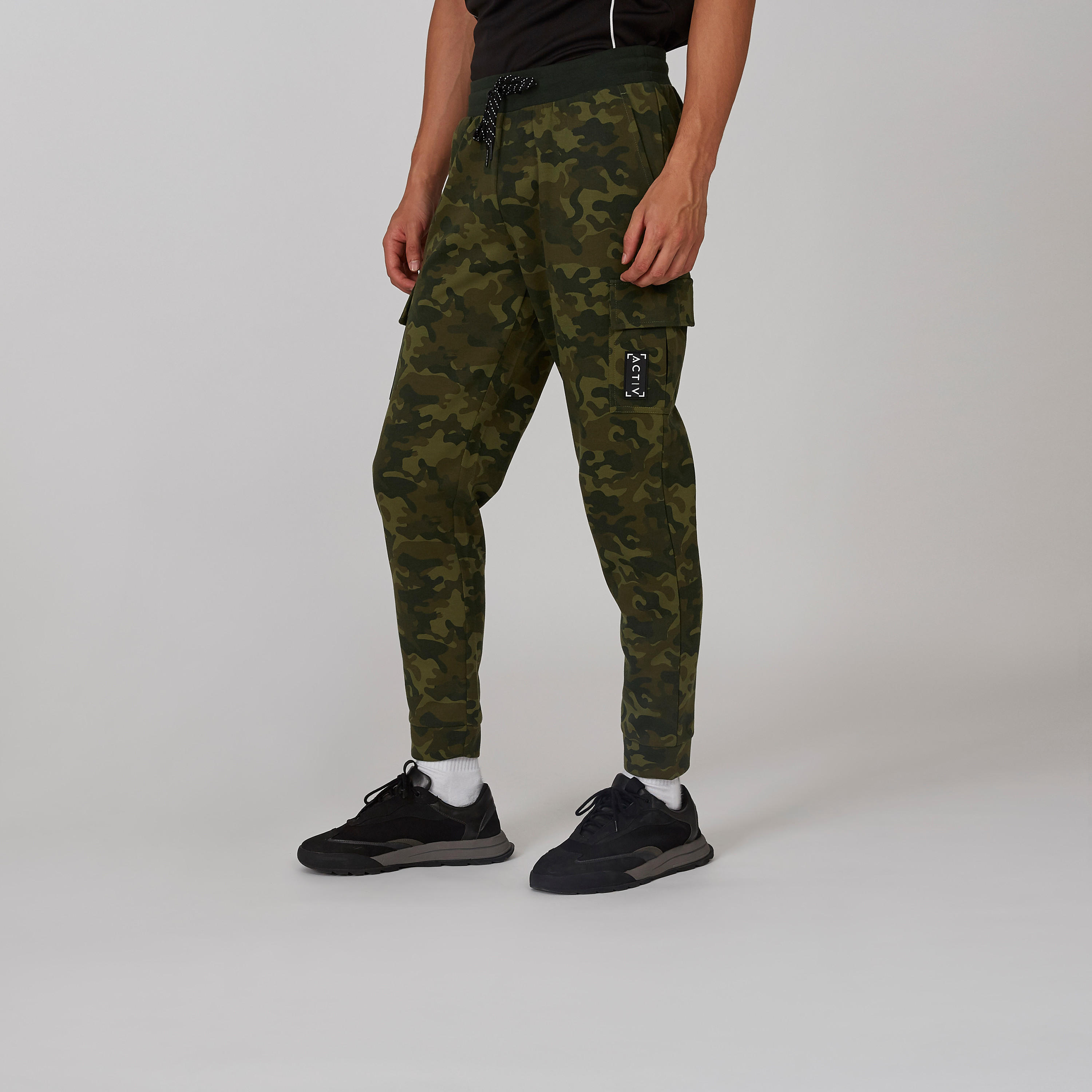 بنطلون رياضي مستدام طويل بطبعات وتفاصيل جيوب -men-clothing-sportswearandactivewear-bottoms-image-4
