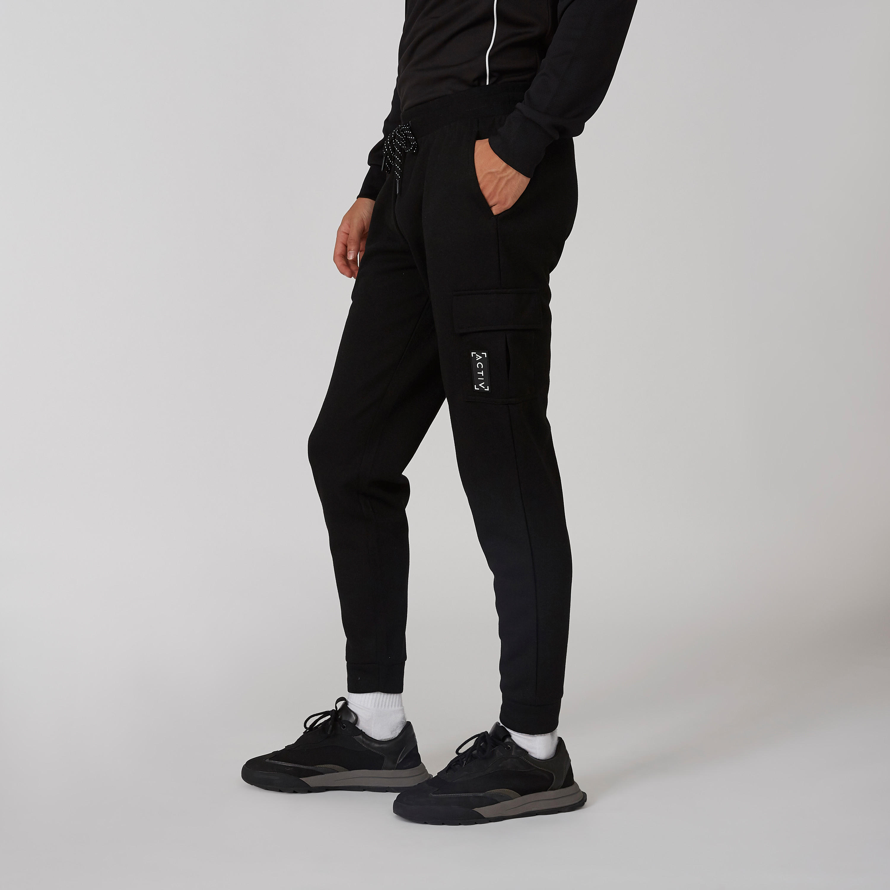 بنطلون رياضي مستدام سادة بجيوب -men-clothing-sportswearandactivewear-bottoms-image-1