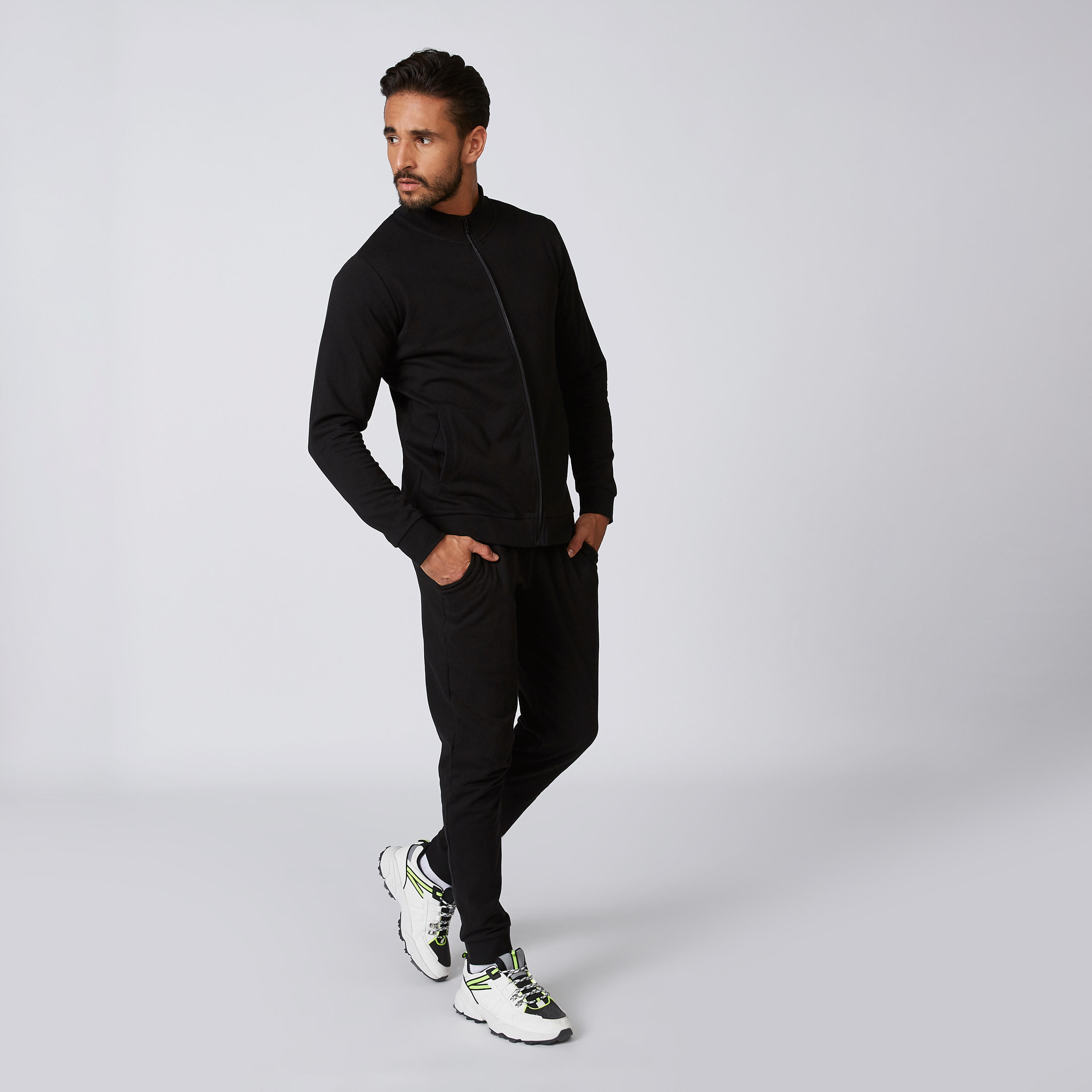 بنطلون رياضي مستدامة سادة طويل بجيوب-men-clothing-sportswearandactivewear-bottoms-image-3