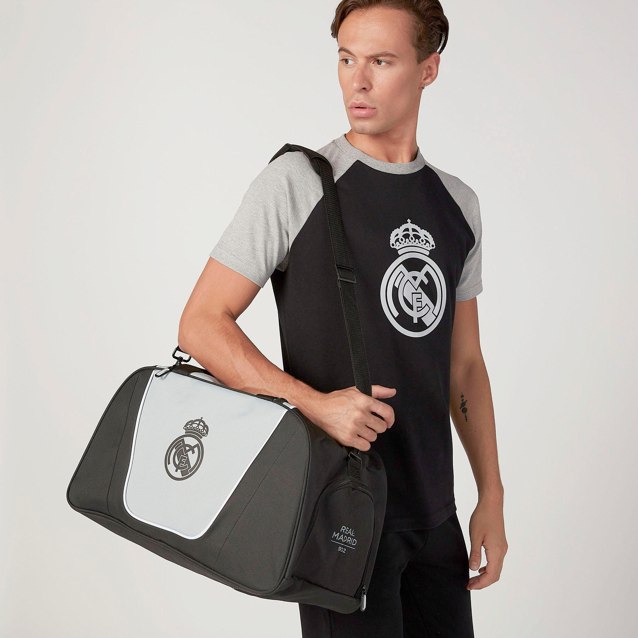 حقيبة دافل بمقابض مزدوجة وحمالة قابلة للفصل وطبعات-men-bags-image-4