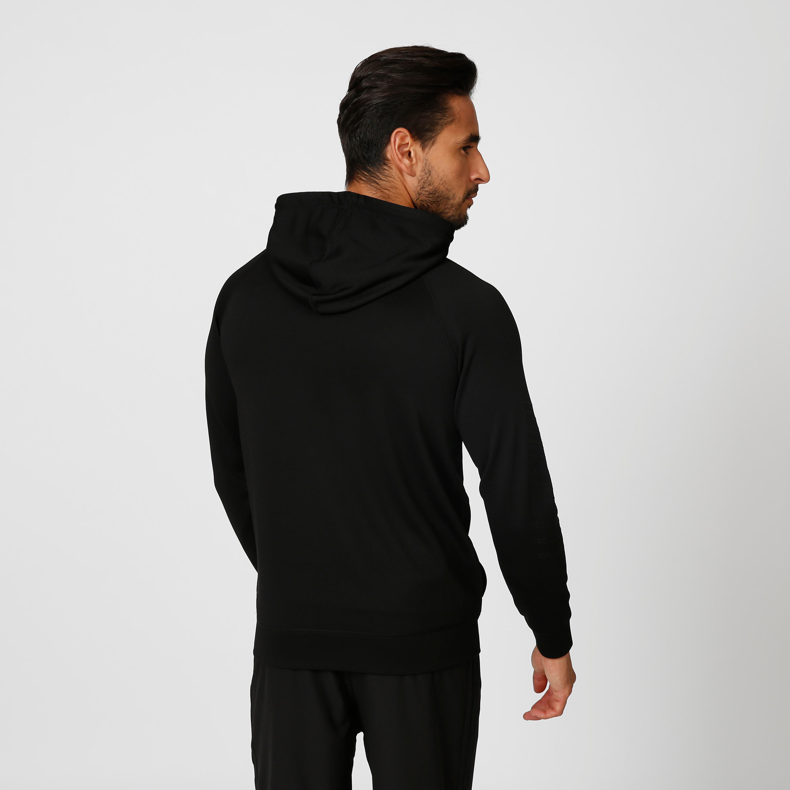 سويت شيرت بقبعة وجيوب كانجارو وطبعات-men-winterwear-hoodiesandsweatshirts-image-3