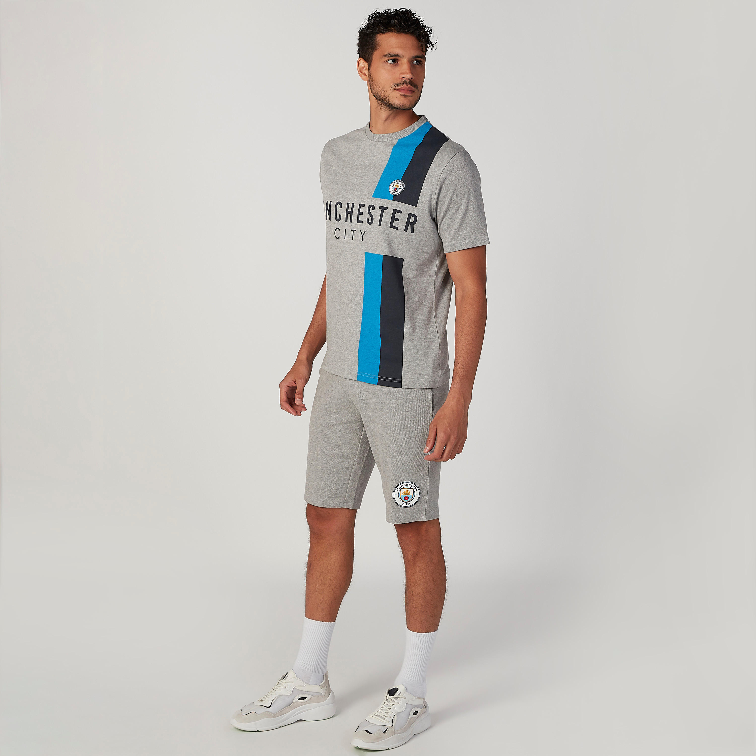 شورت سادة بخصر مطاطي وجيوب-men-clothing-sportswearandactivewear-bottoms-image-2