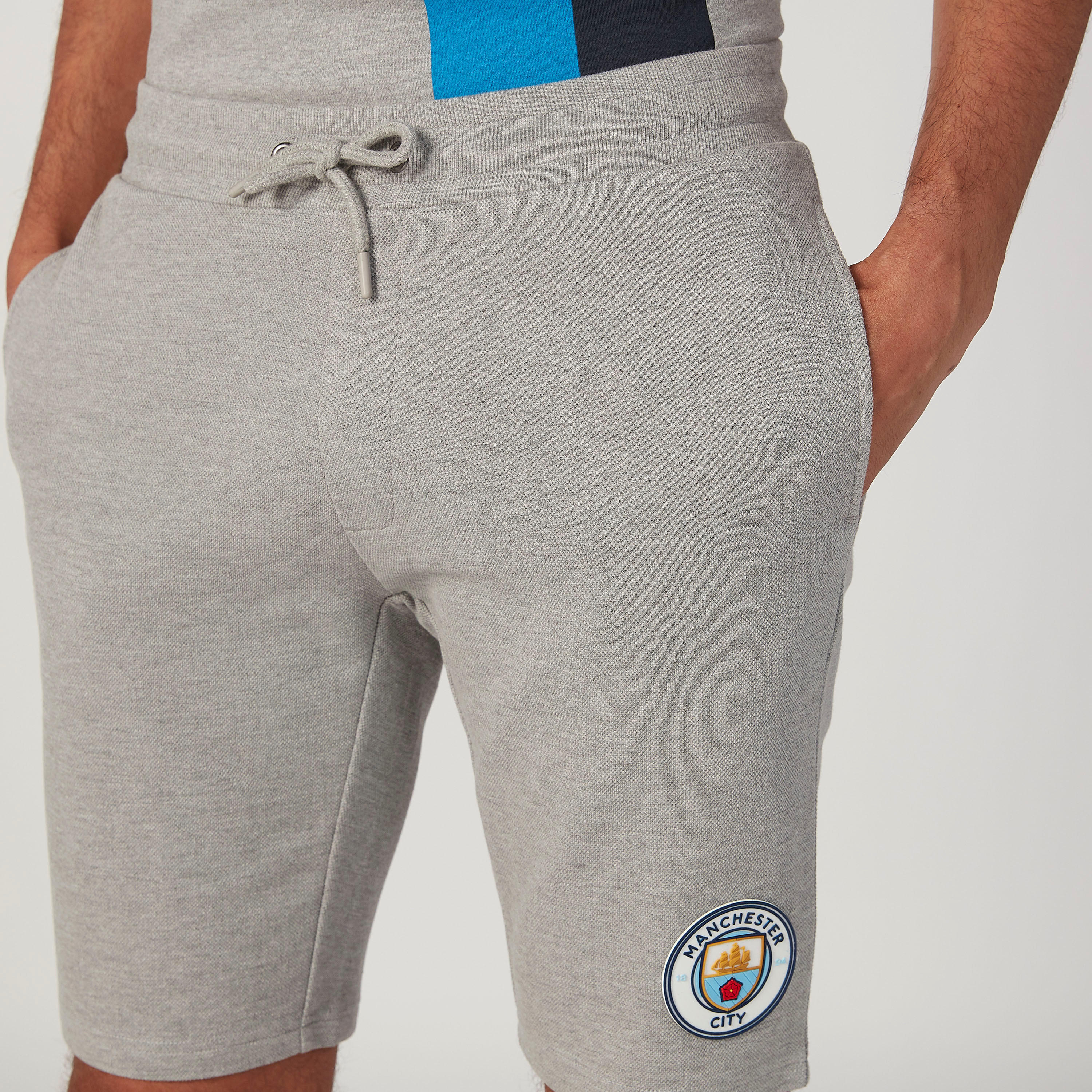 شورت سادة بخصر مطاطي وجيوب-men-clothing-sportswearandactivewear-bottoms-image-3