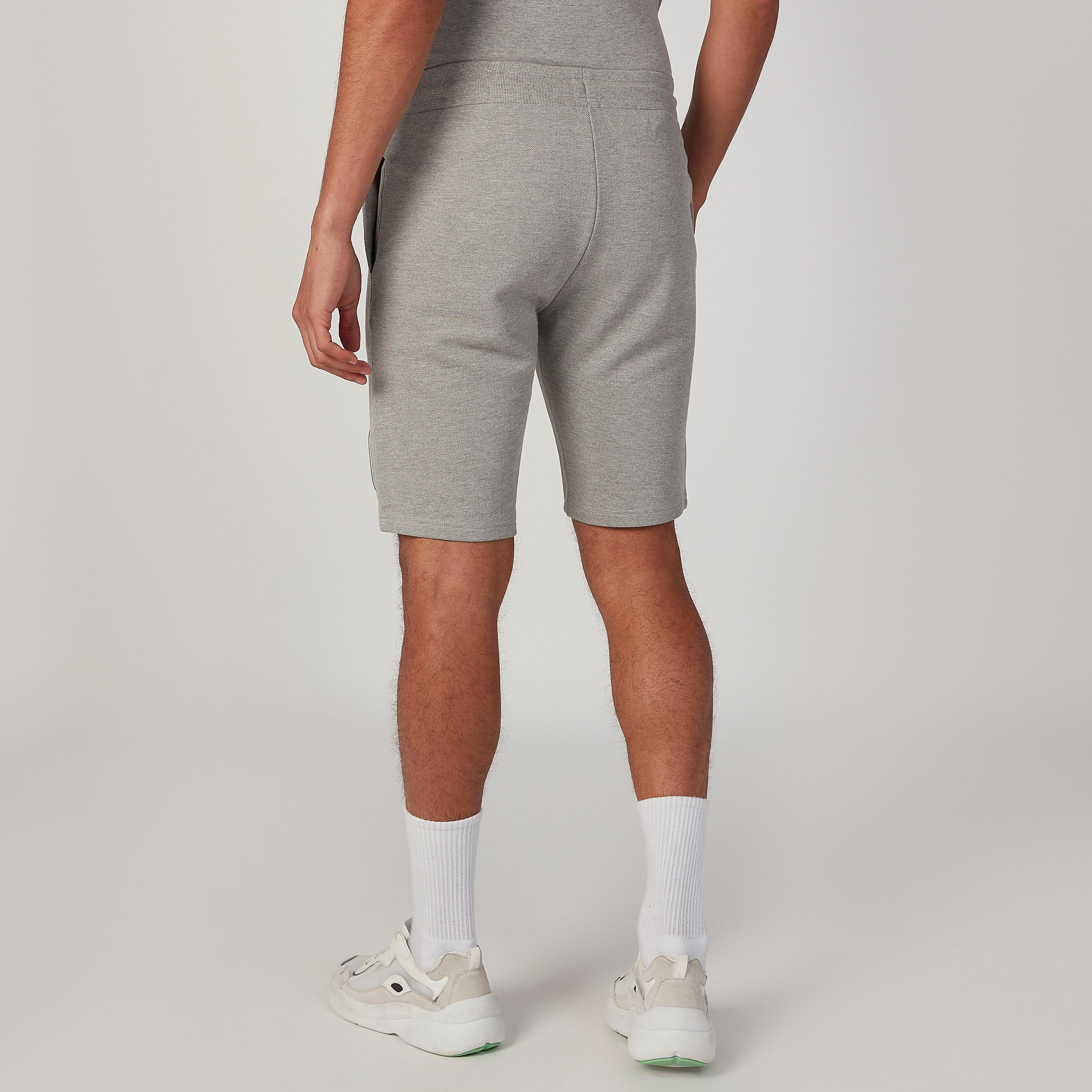 شورت سادة بخصر مطاطي وجيوب-men-clothing-sportswearandactivewear-bottoms-image-4