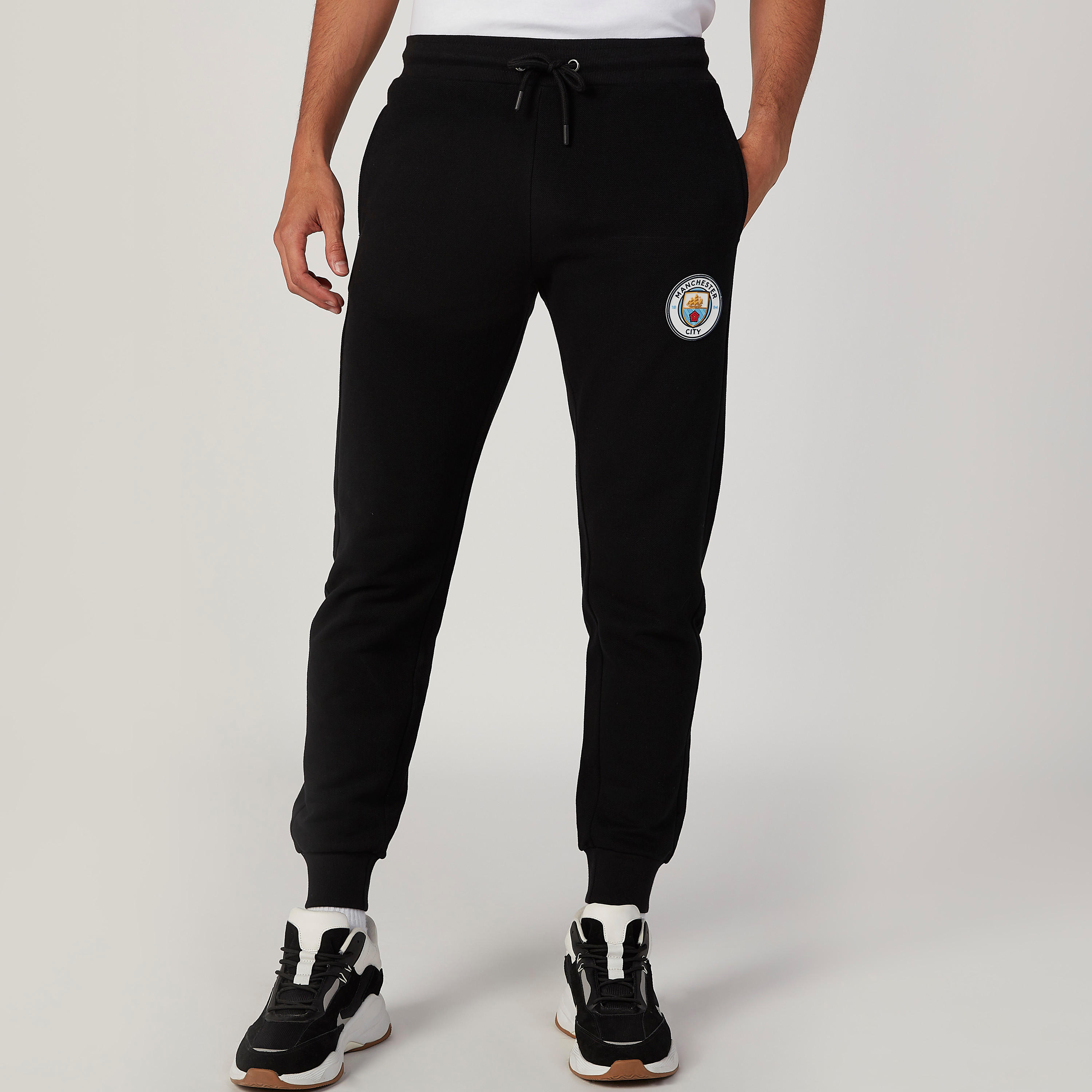 بنطلون رياضي سادة بخصر مطّاطي وجيوب-men-clothing-sportswearandactivewear-bottoms-image-4