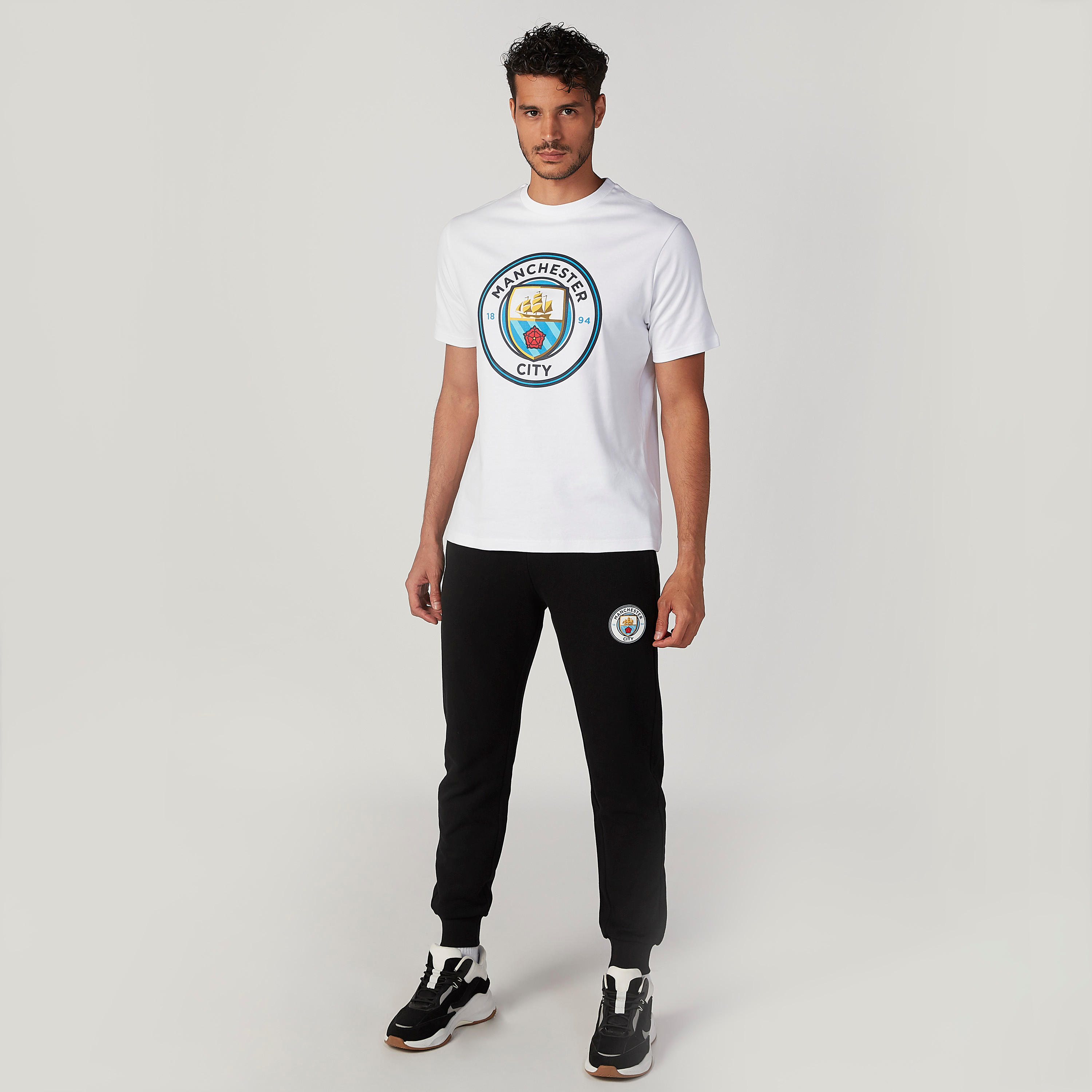 بنطلون رياضي سادة بخصر مطّاطي وجيوب-men-clothing-sportswearandactivewear-bottoms-image-3