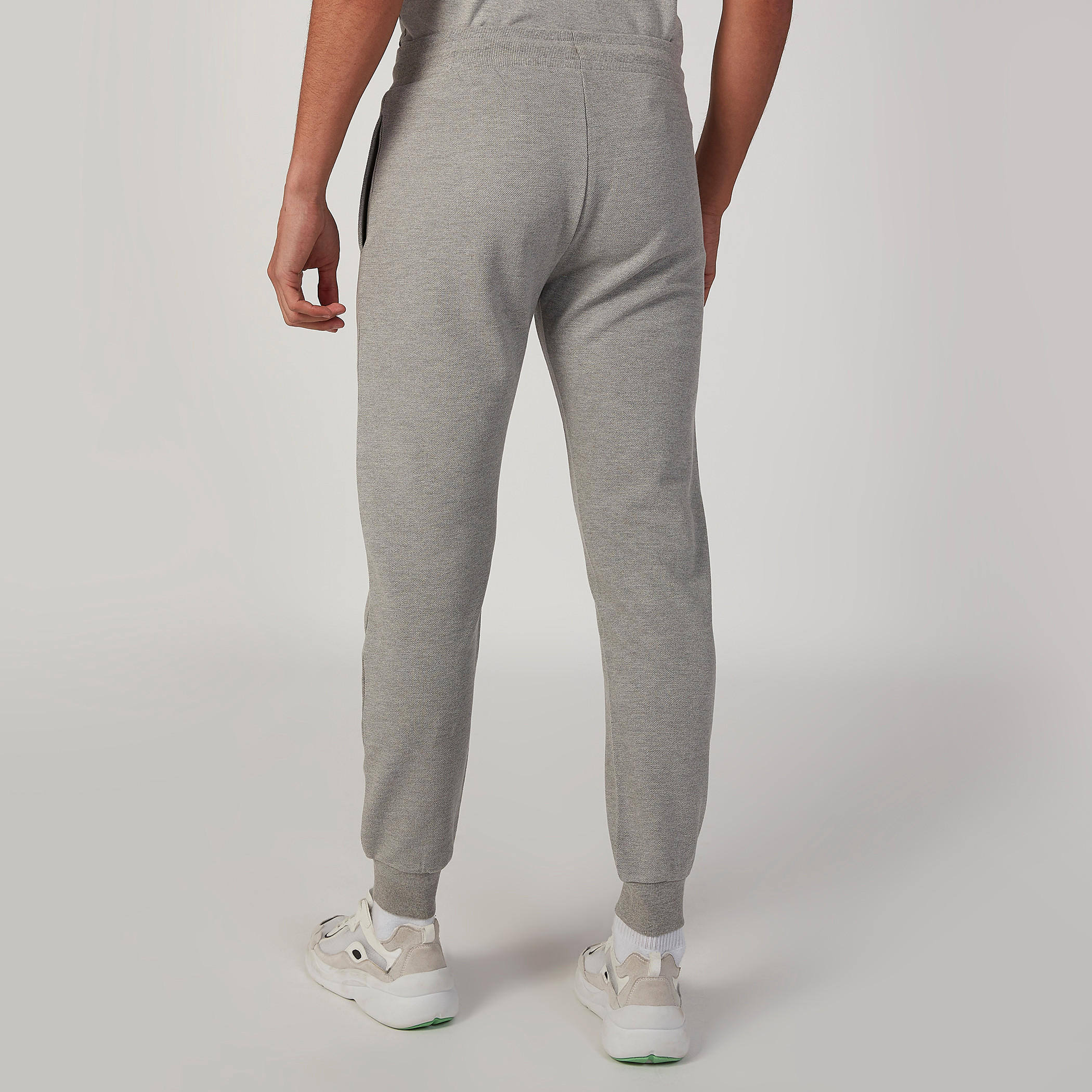 بنطلون رياضي بخصر مطّاطي وجيوب وطبعات-men-clothing-sportswearandactivewear-bottoms-image-4
