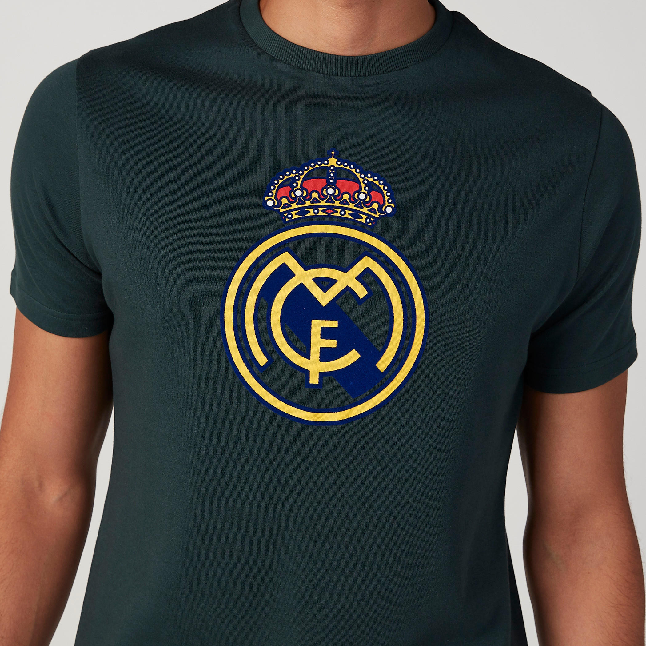 تيشيرت بياقة مستديرة وأكمام قصيرة وطبعات ريال مدريد-men-clothing-tshirtsandpolos-tshirts-image-2