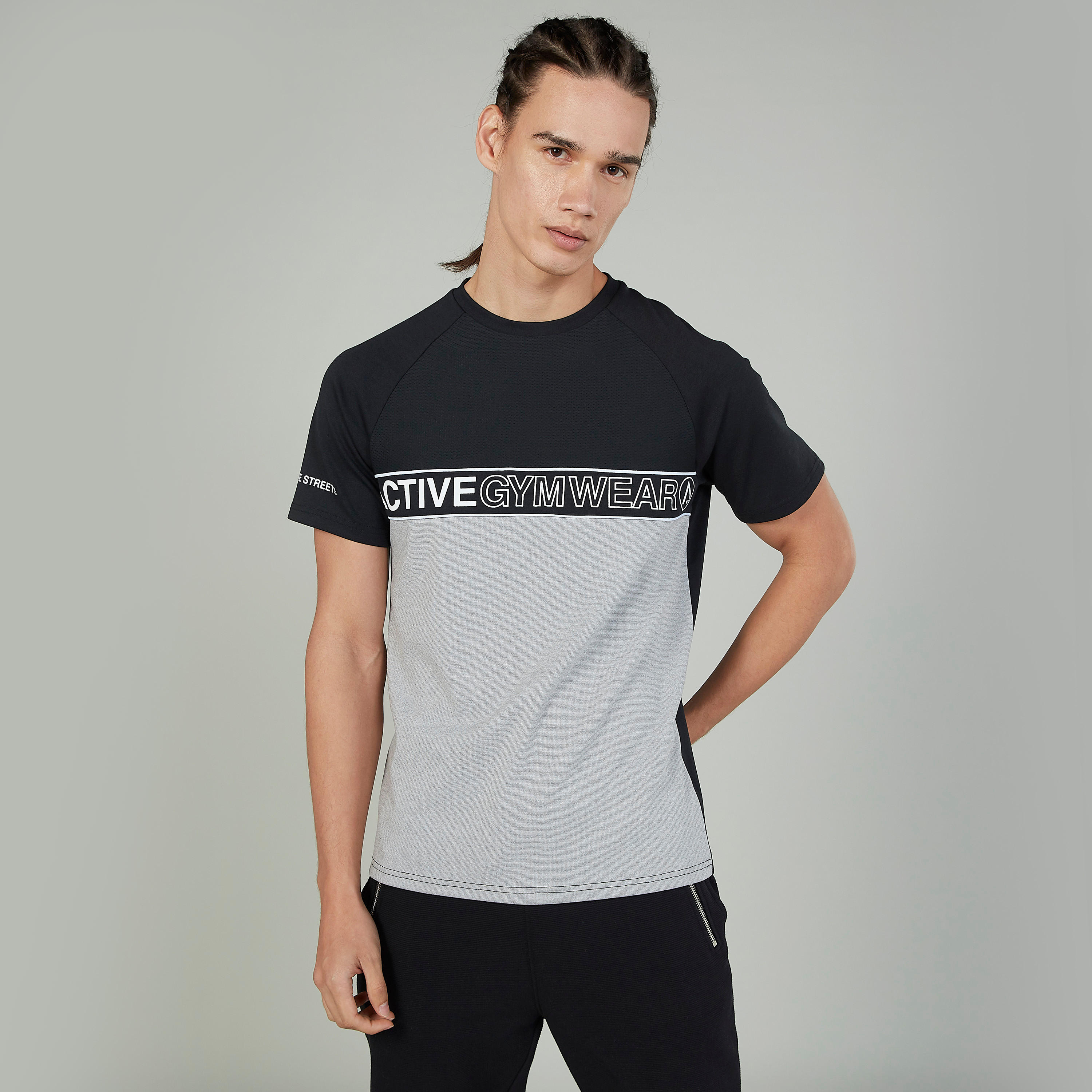 تيشيرت مستدام بياقة مستديرة وأكمام قصيرة وطبعات -men-clothing-sportswearandactivewear-tshirtsandpolos-image-1