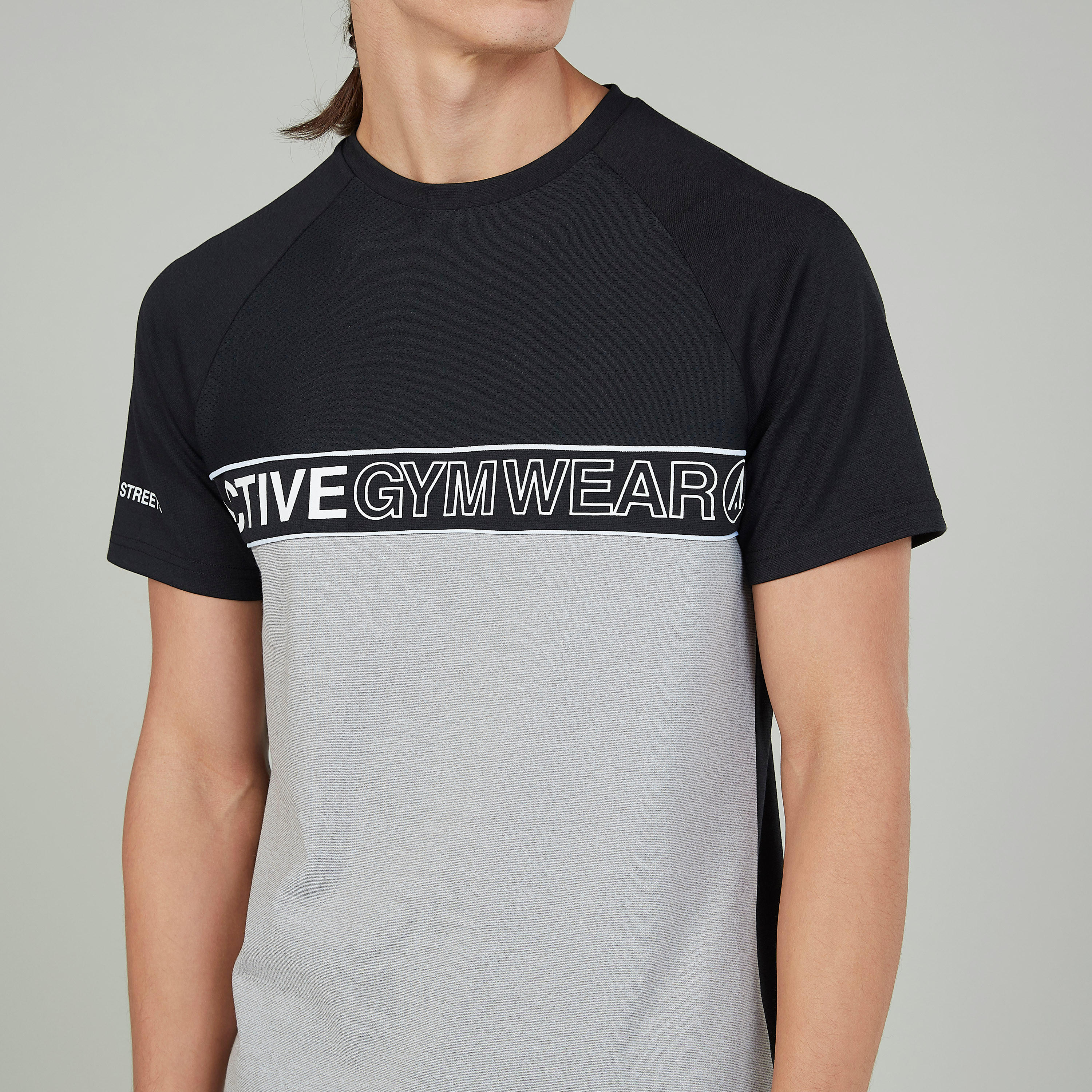 تيشيرت مستدام بياقة مستديرة وأكمام قصيرة وطبعات -men-clothing-sportswearandactivewear-tshirtsandpolos-image-3