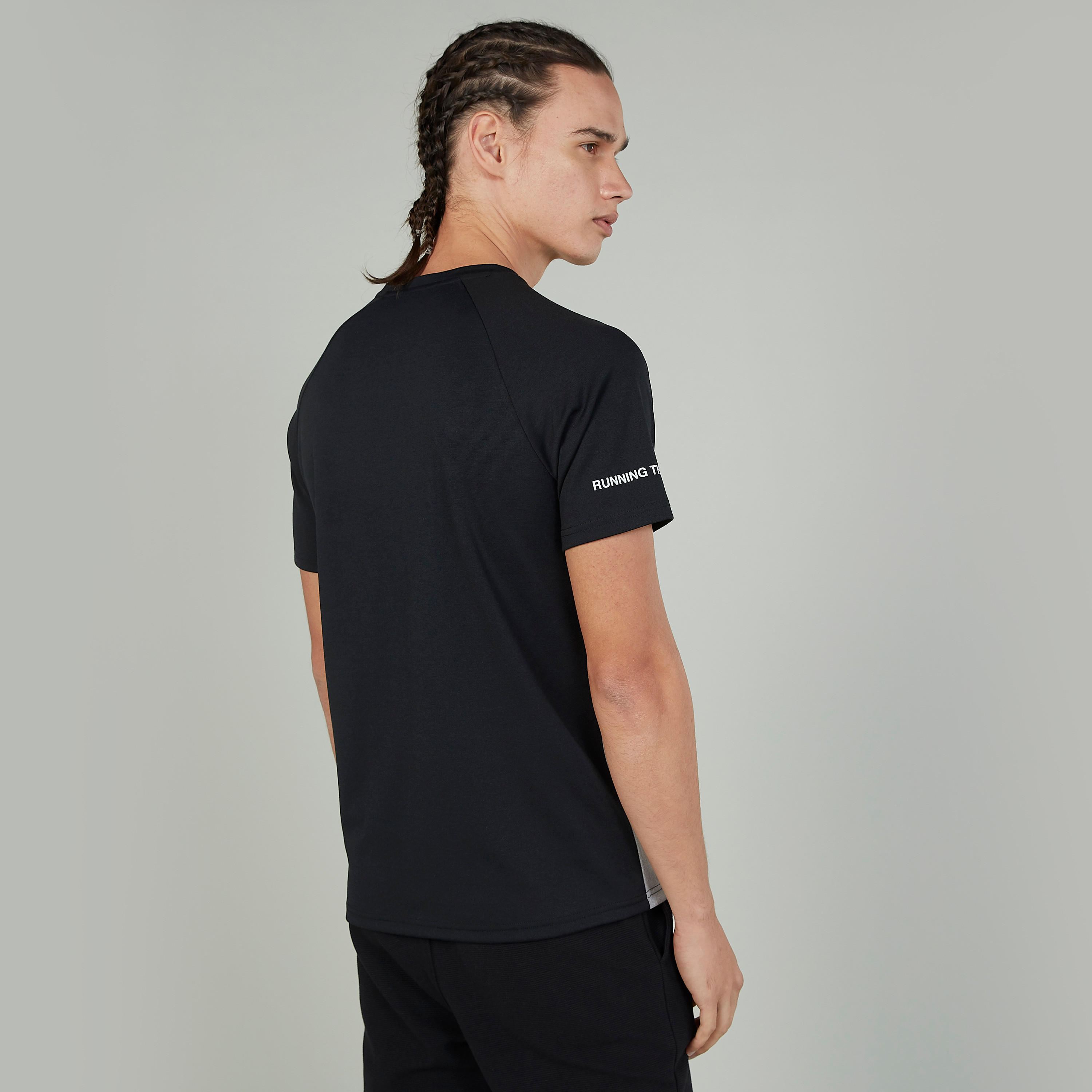 تيشيرت مستدام بياقة مستديرة وأكمام قصيرة وطبعات -men-clothing-sportswearandactivewear-tshirtsandpolos-image-4