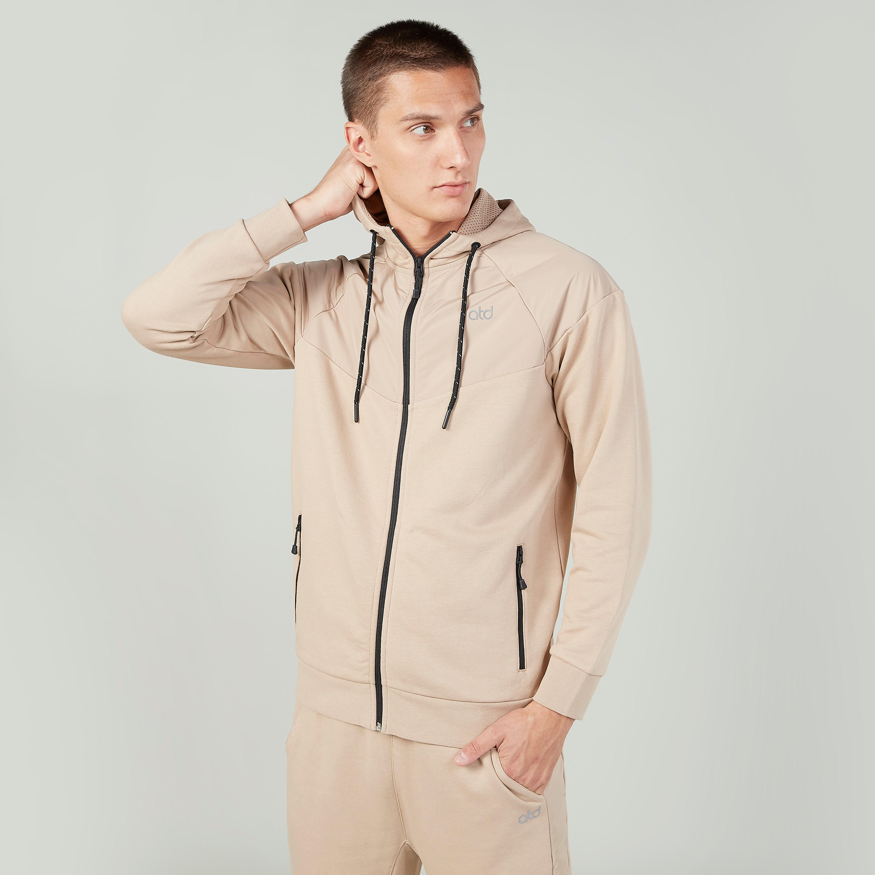 جاكيت سادة بقبعة وأكمام طويلة-men-winterwear-hoodiesandsweatshirts-image-4